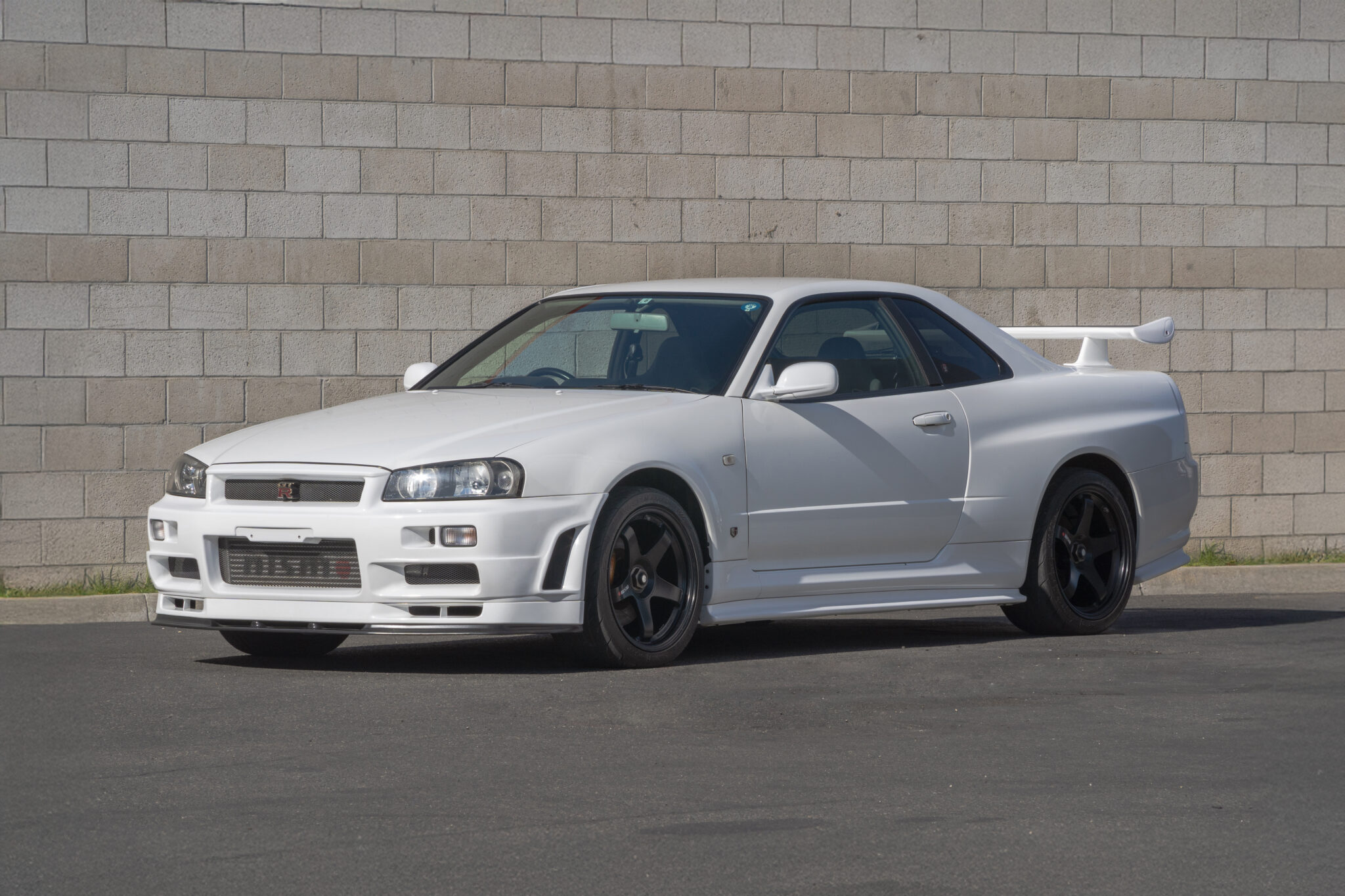Mint Co. Auto - Drive Your Dream | Import Cars • 1999 Nissan Skyline GTR (BNR34) V-Spec White