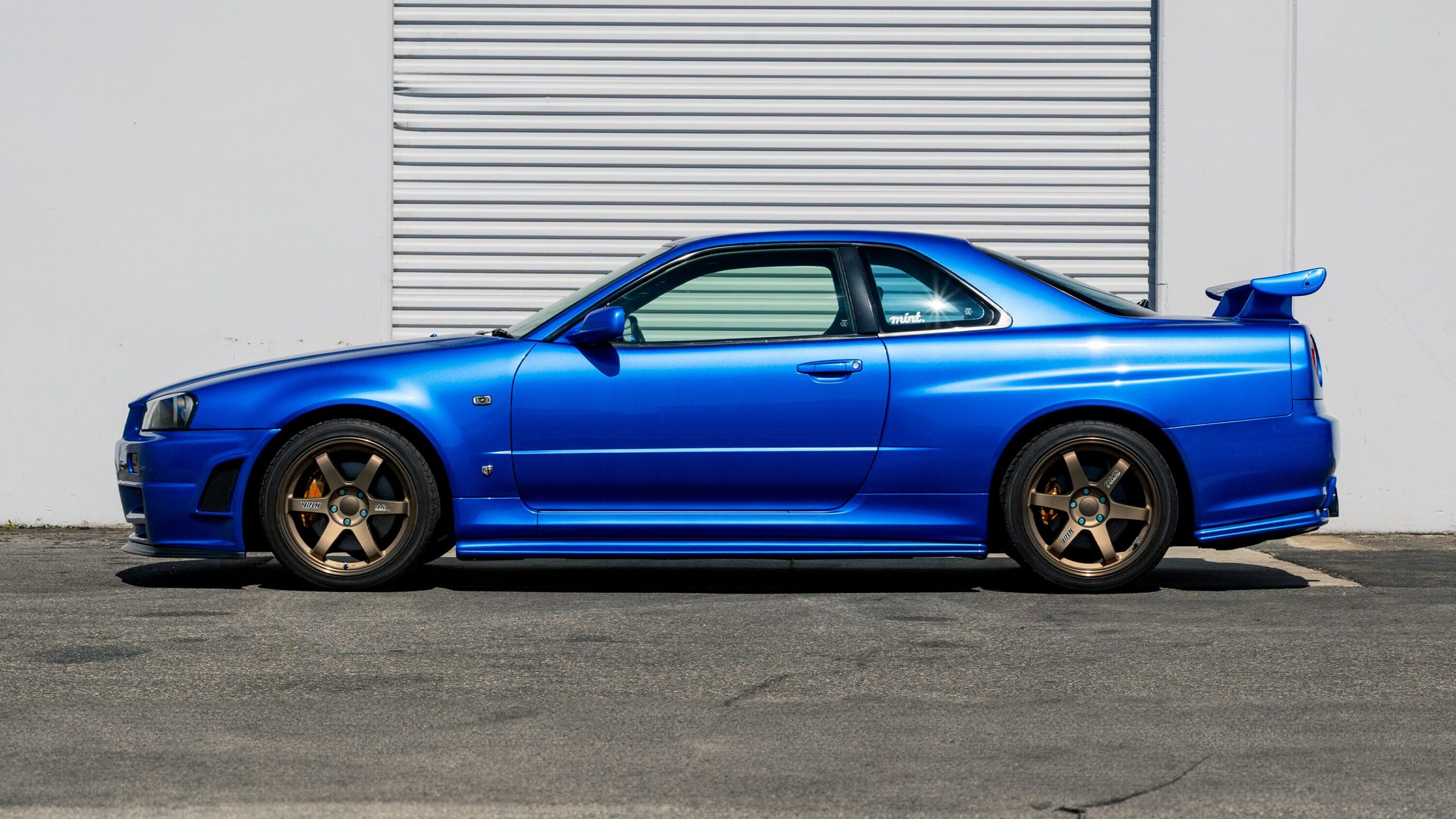 
								1999 Nissan Skyline GTR (BNR34) V-Spec White full									