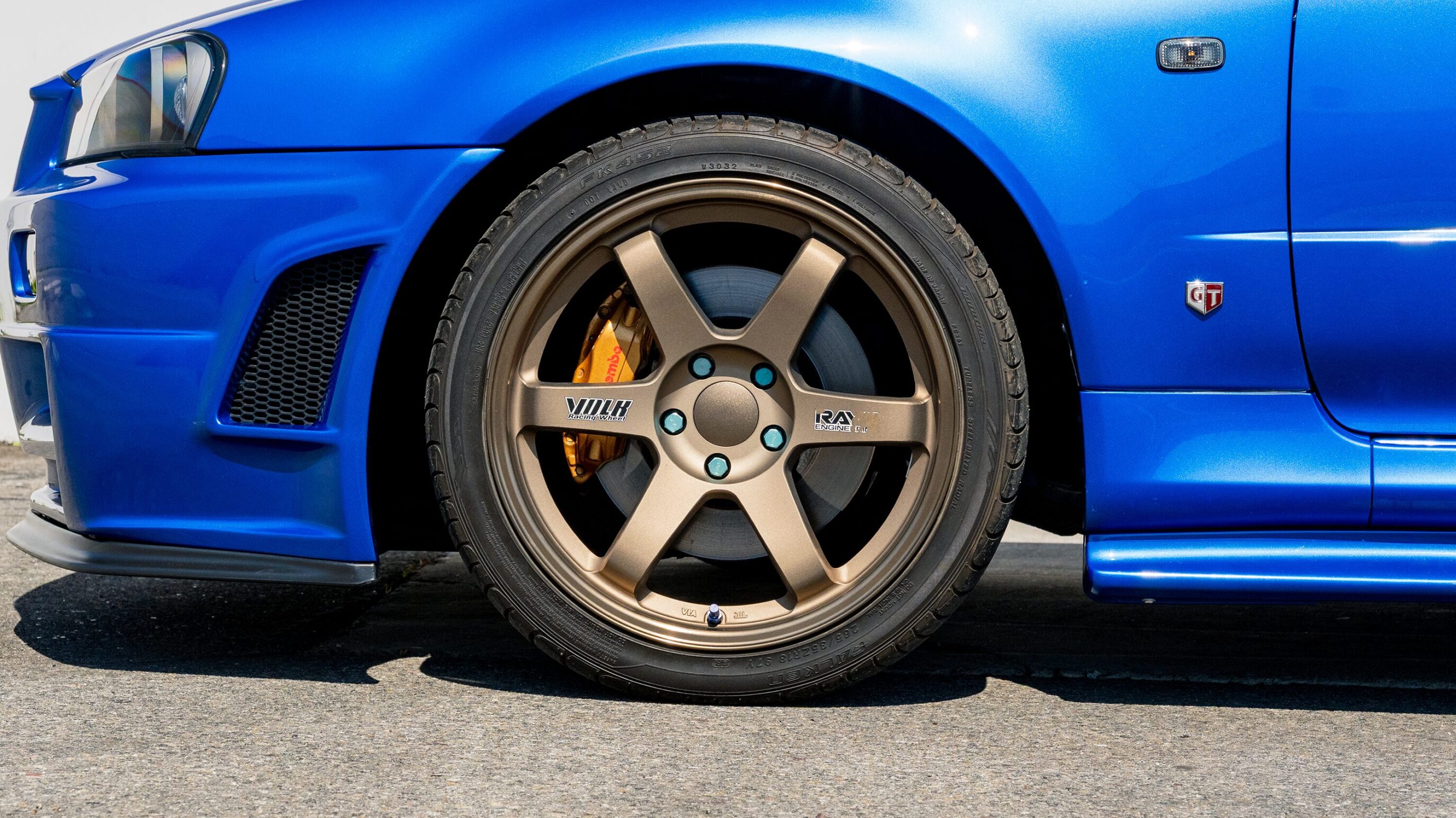 
								1999 Nissan Skyline GTR (BNR34) V-Spec White full									