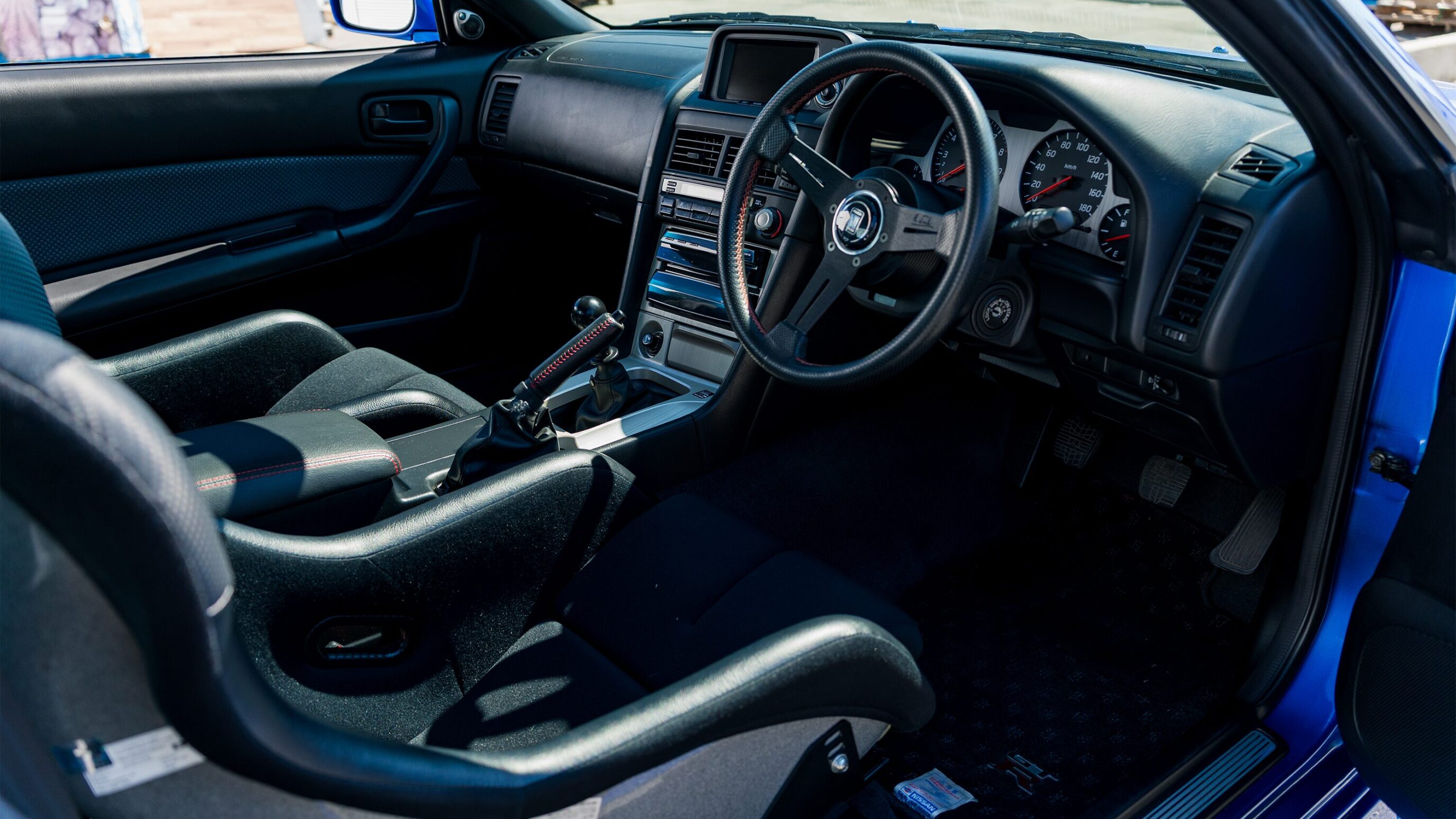 
								1999 Nissan Skyline GTR (BNR34) V-Spec White full									