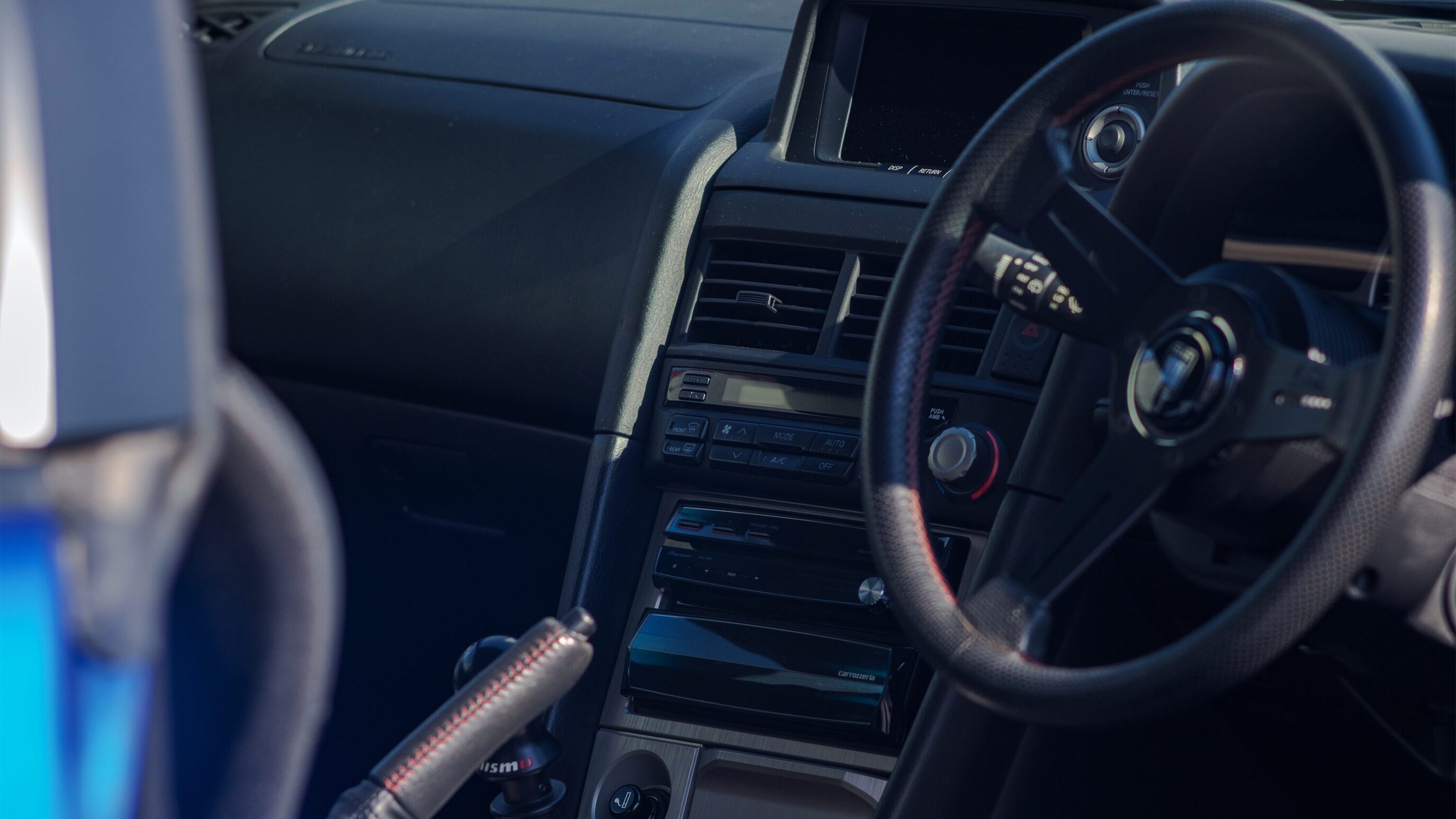 
								1999 Nissan Skyline GTR (BNR34) V-Spec White full									