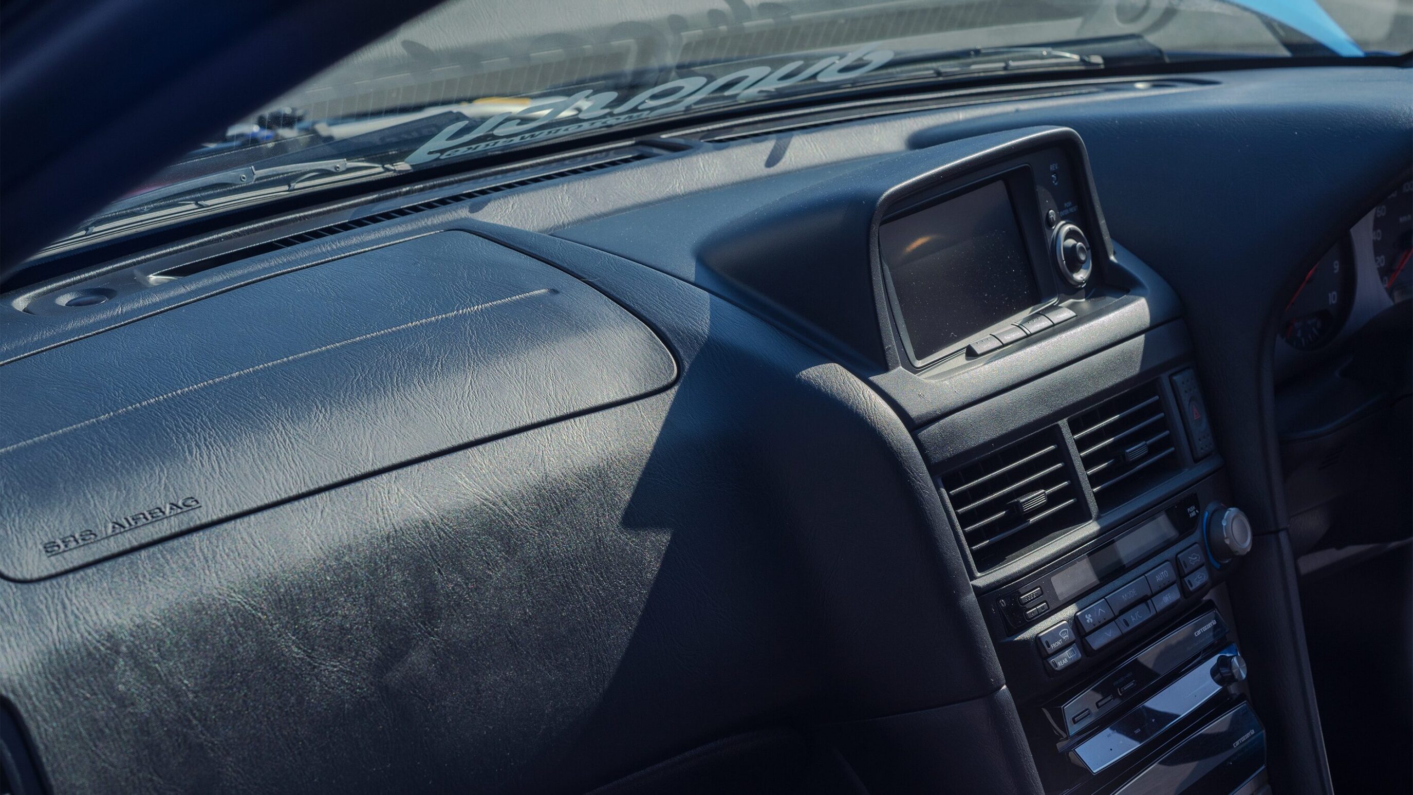 
								1999 Nissan Skyline GTR (BNR34) V-Spec White full									