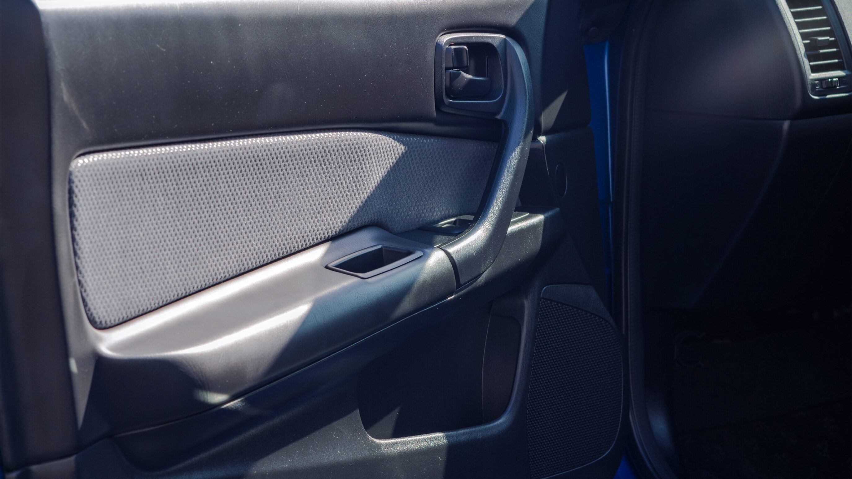 
								1999 Nissan Skyline GTR (BNR34) V-Spec White full									