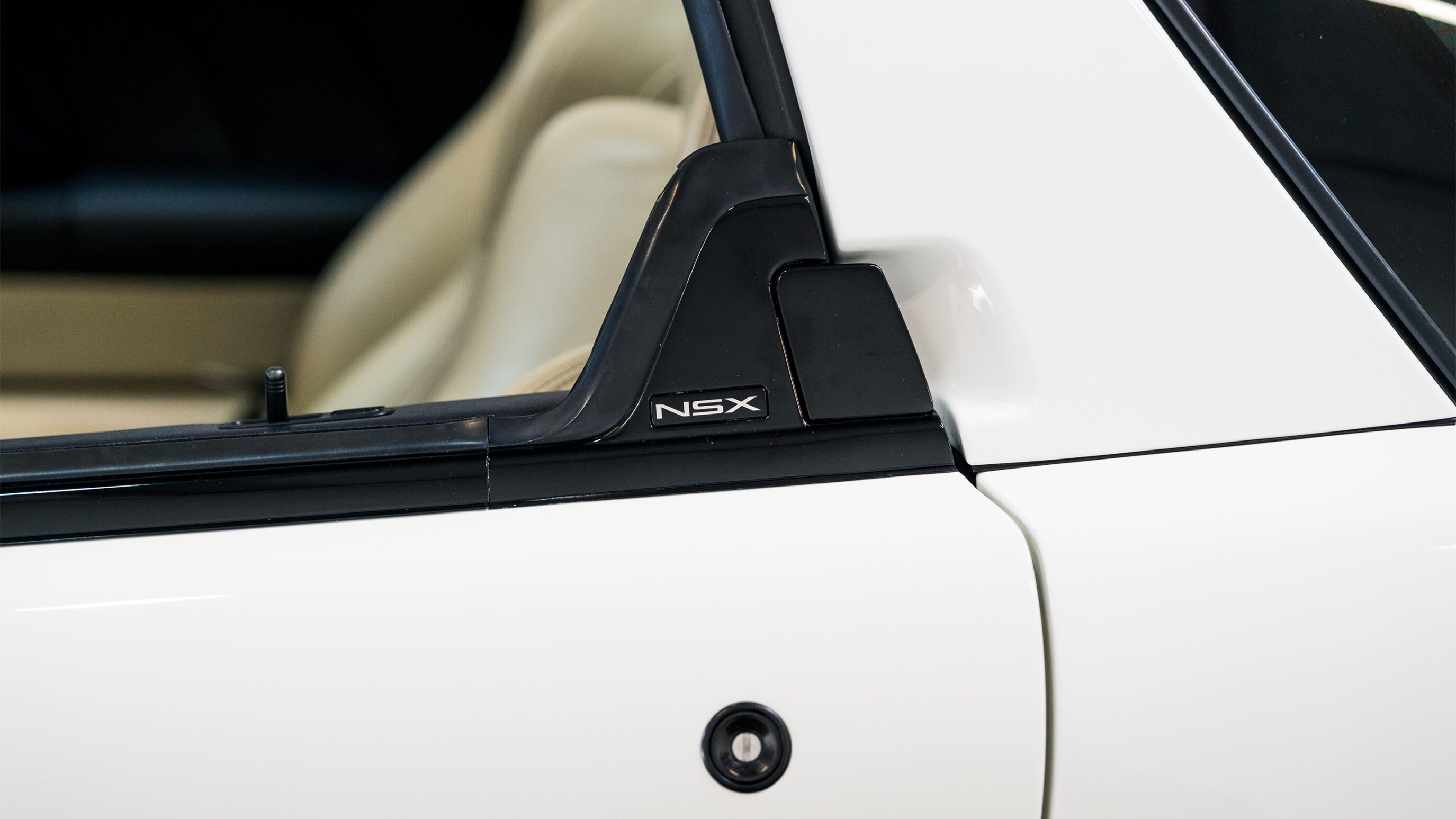 
								2004 Acura NSX-T NA2 Grand Prix White full									