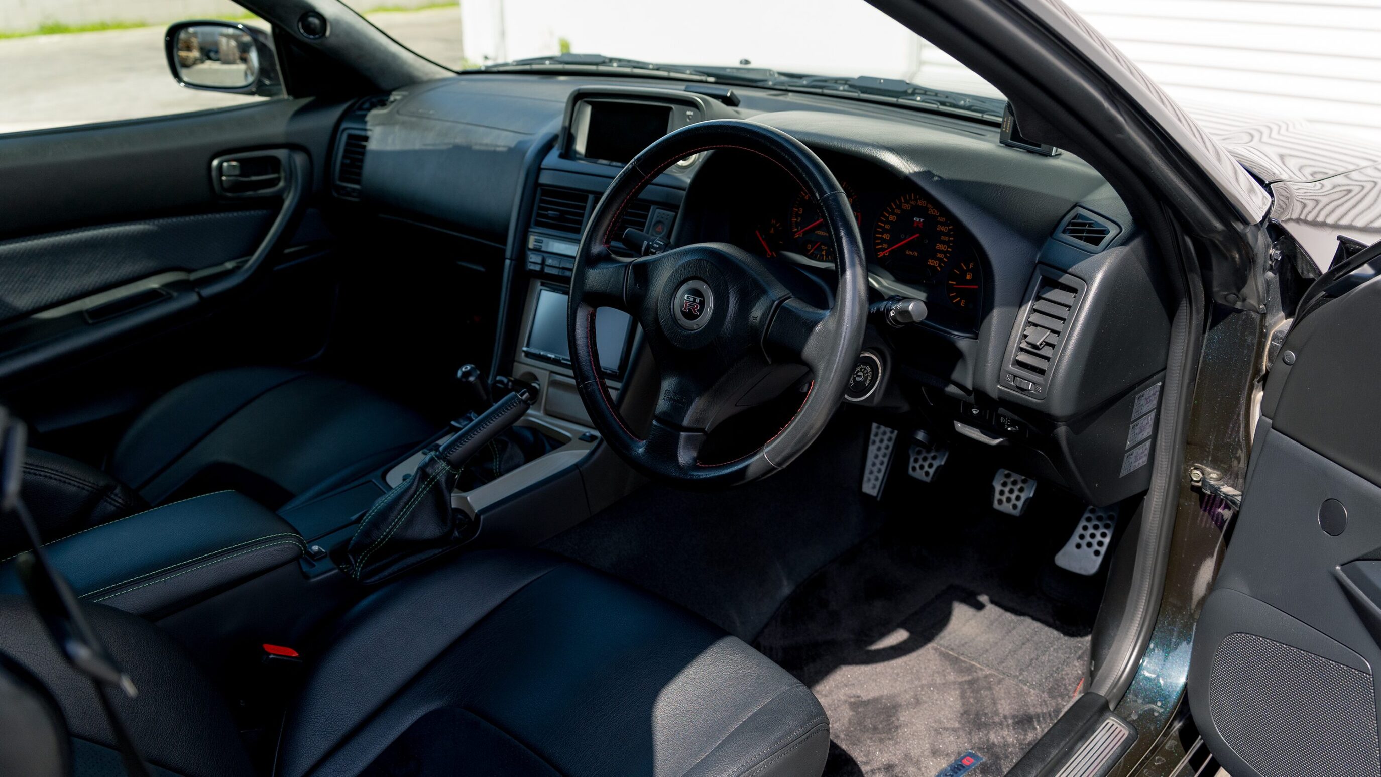 
								1999 Nissan Skyline GTR (BNR34) V-Spec Midnight Purple II full									