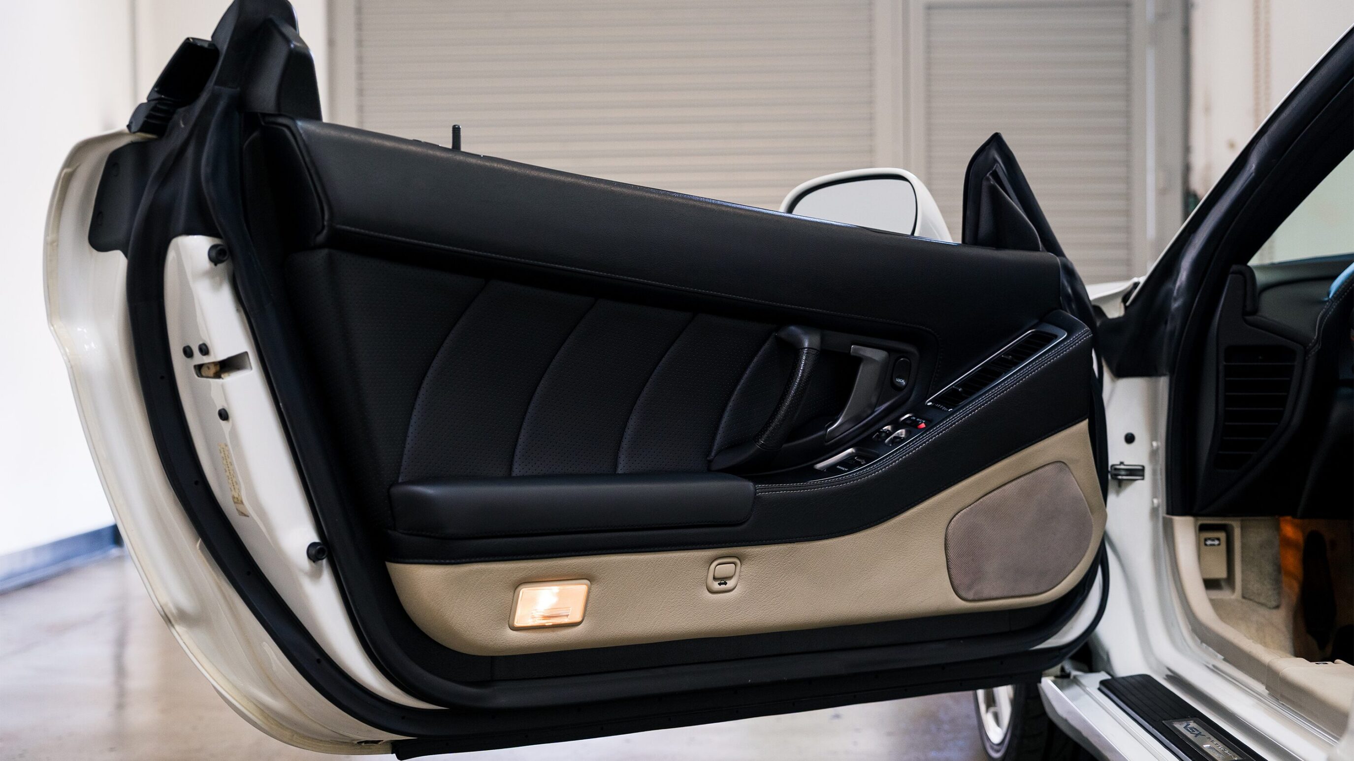 
								2004 Acura NSX-T NA2 Grand Prix White full									