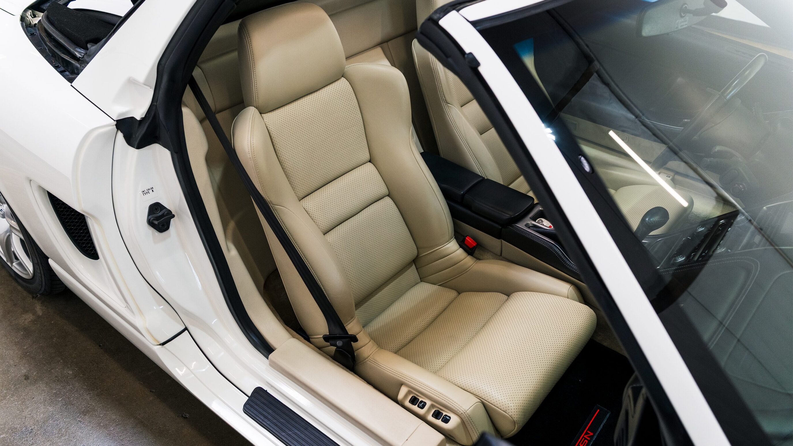 
								2004 Acura NSX-T NA2 Grand Prix White full									