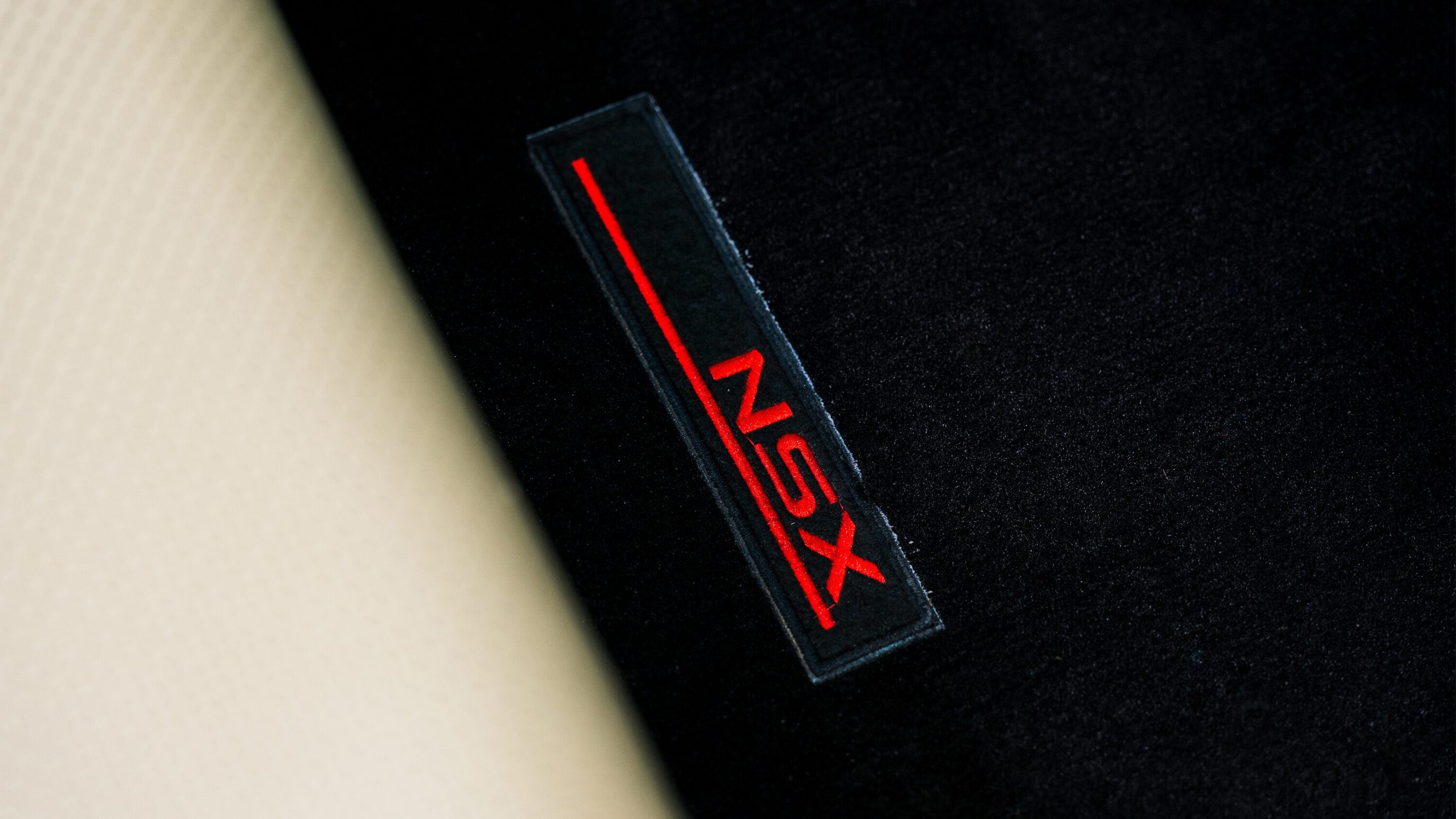 
								2004 Acura NSX-T NA2 Grand Prix White full									