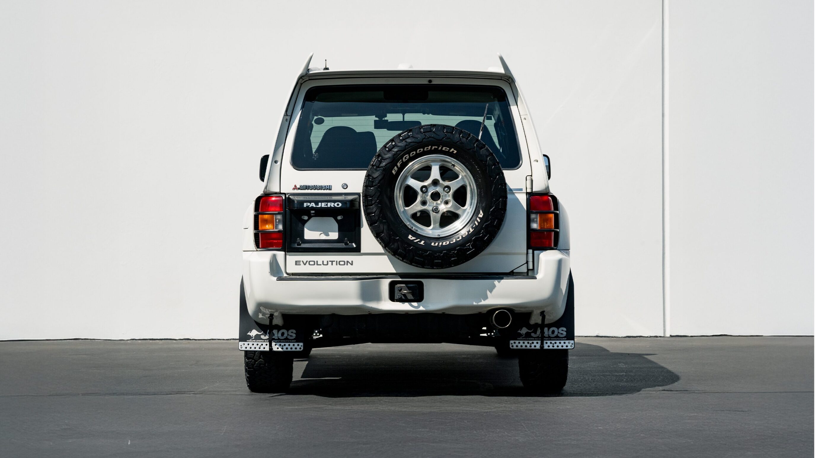 
								1999 Mitsubishi Pajero Evolution full									