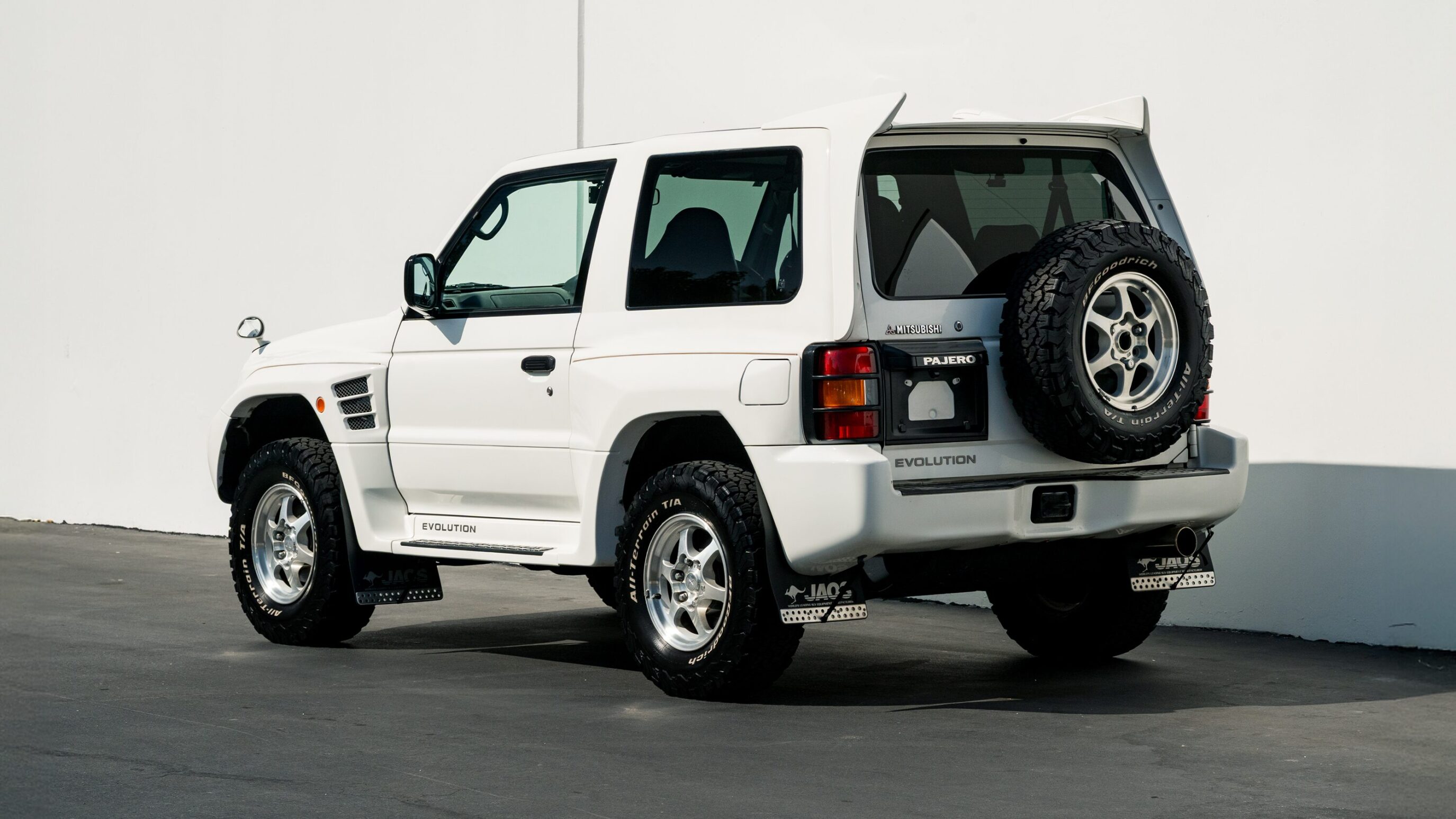 
								1999 Mitsubishi Pajero Evolution full									