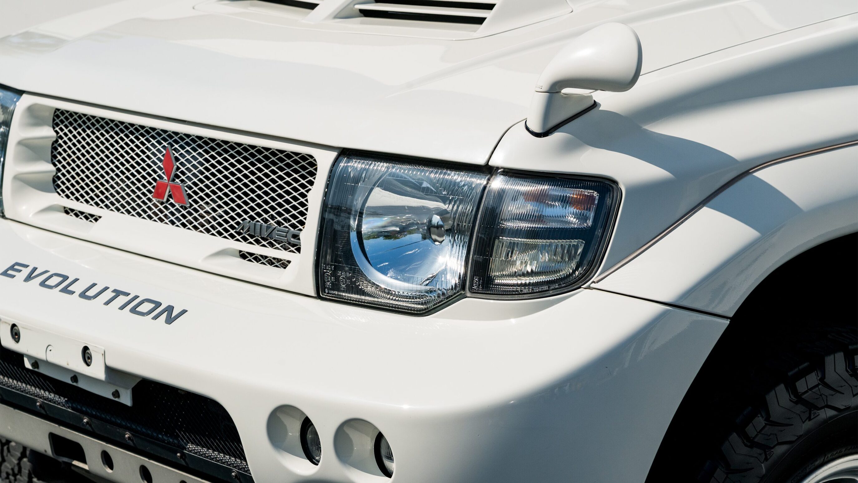 
								1999 Mitsubishi Pajero Evolution full									