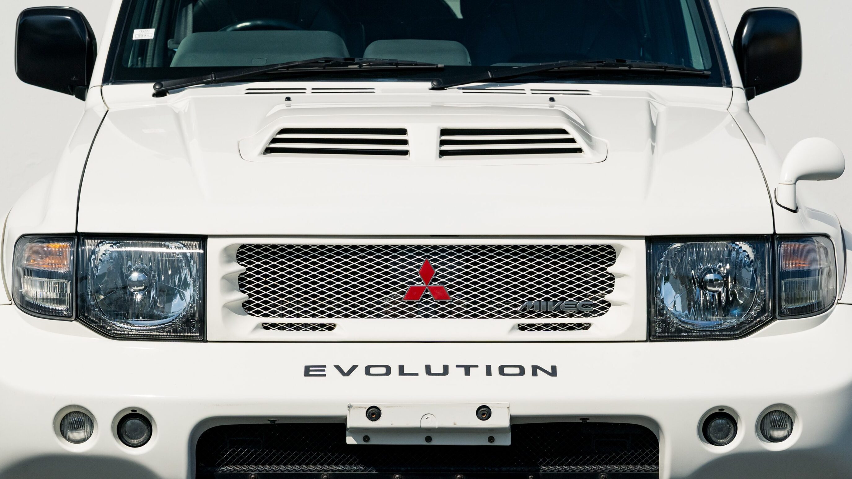 
								1999 Mitsubishi Pajero Evolution full									