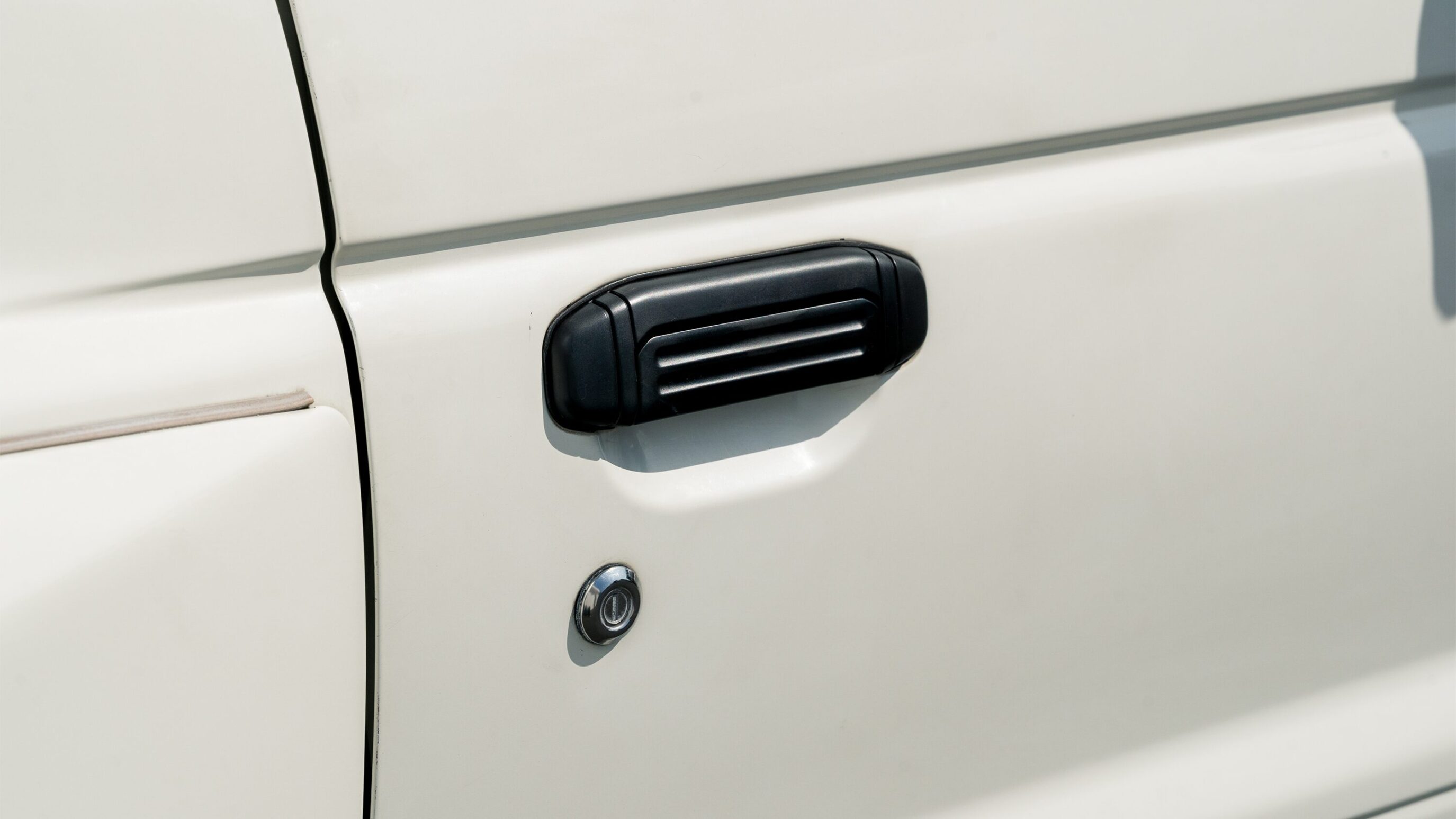 
								1999 Mitsubishi Pajero Evolution full									