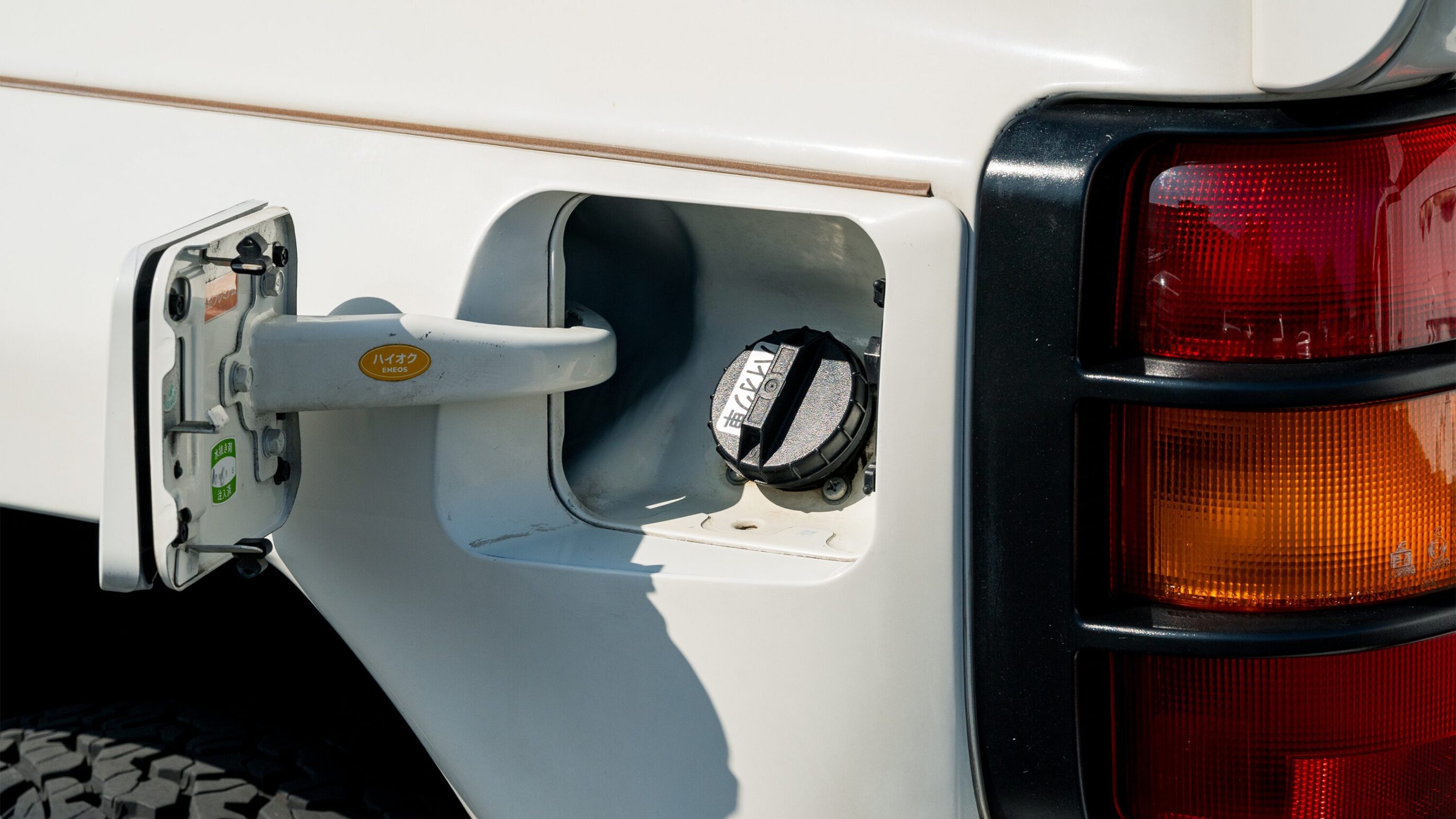 
								1999 Mitsubishi Pajero Evolution full									