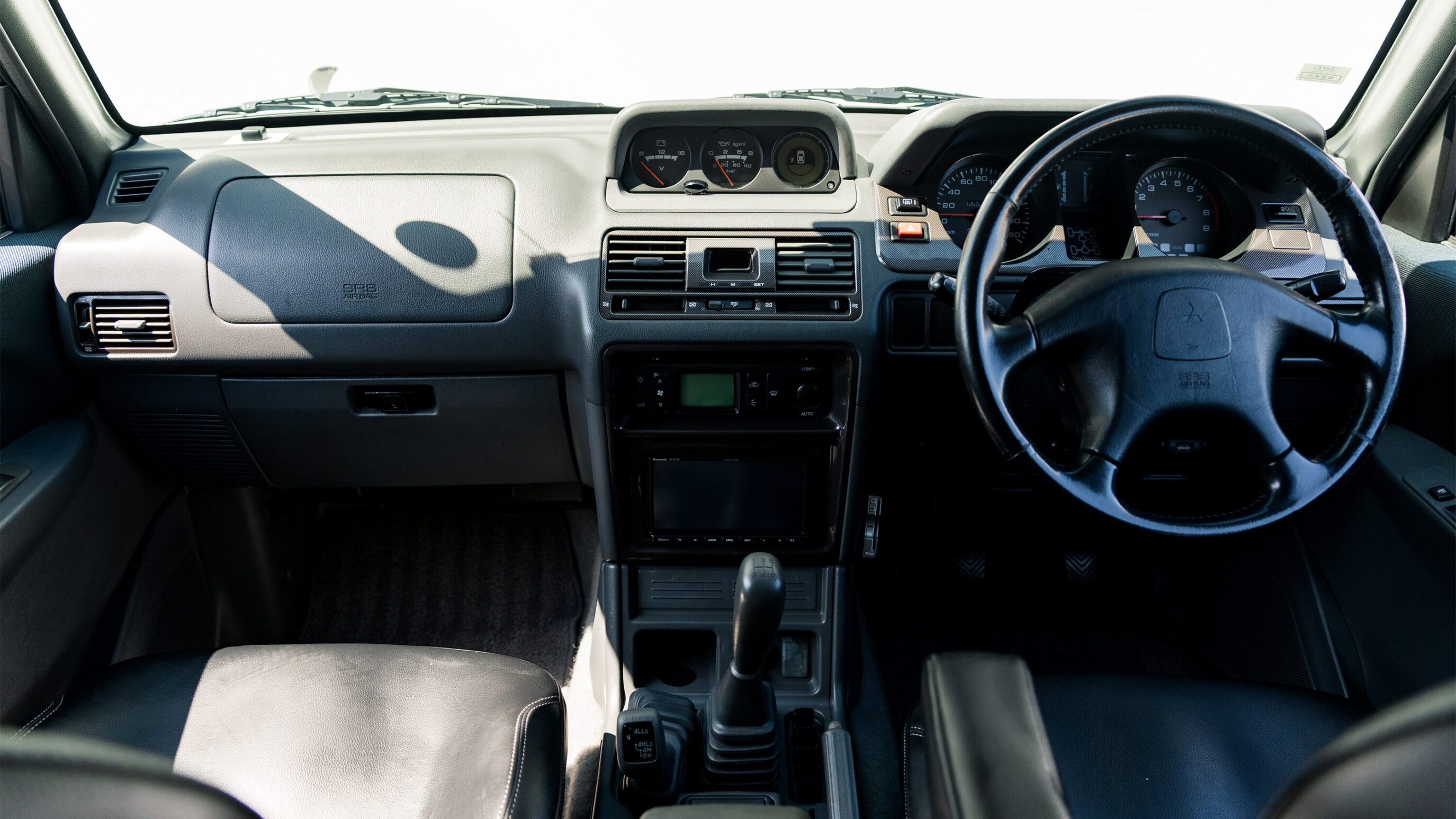 
								1999 Mitsubishi Pajero Evolution full									