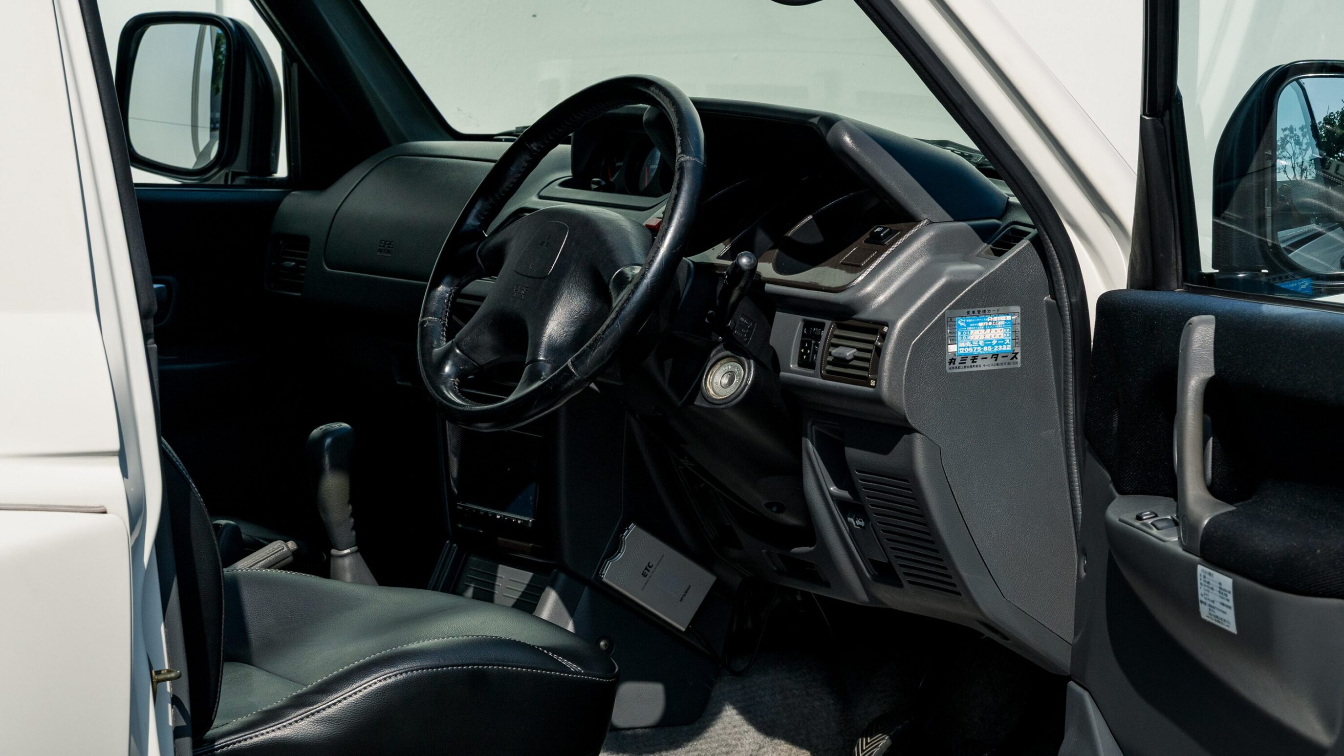 
								1999 Mitsubishi Pajero Evolution full									