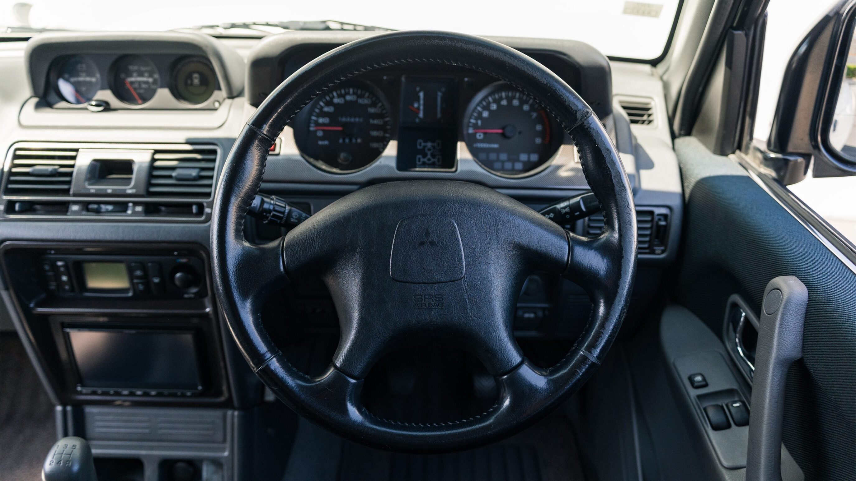 
								1999 Mitsubishi Pajero Evolution full									