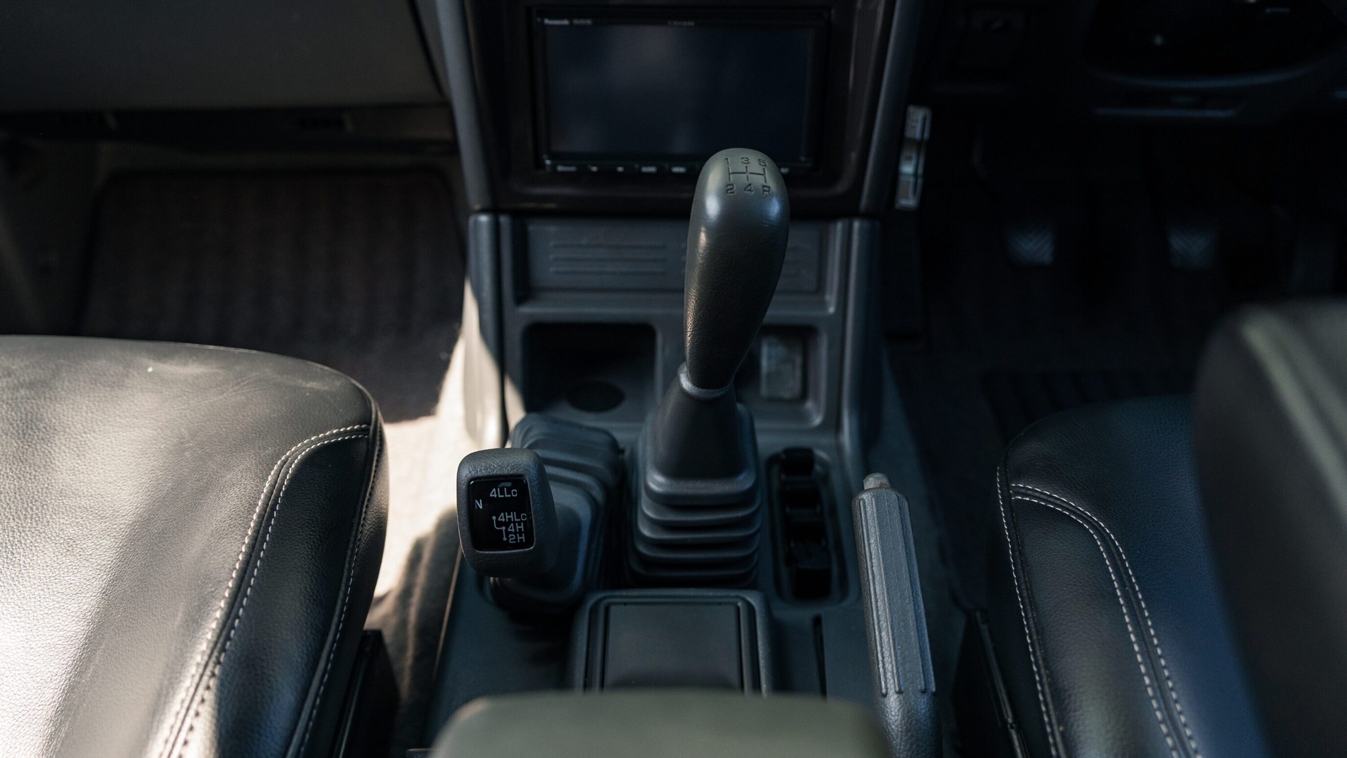 
								1999 Mitsubishi Pajero Evolution full									