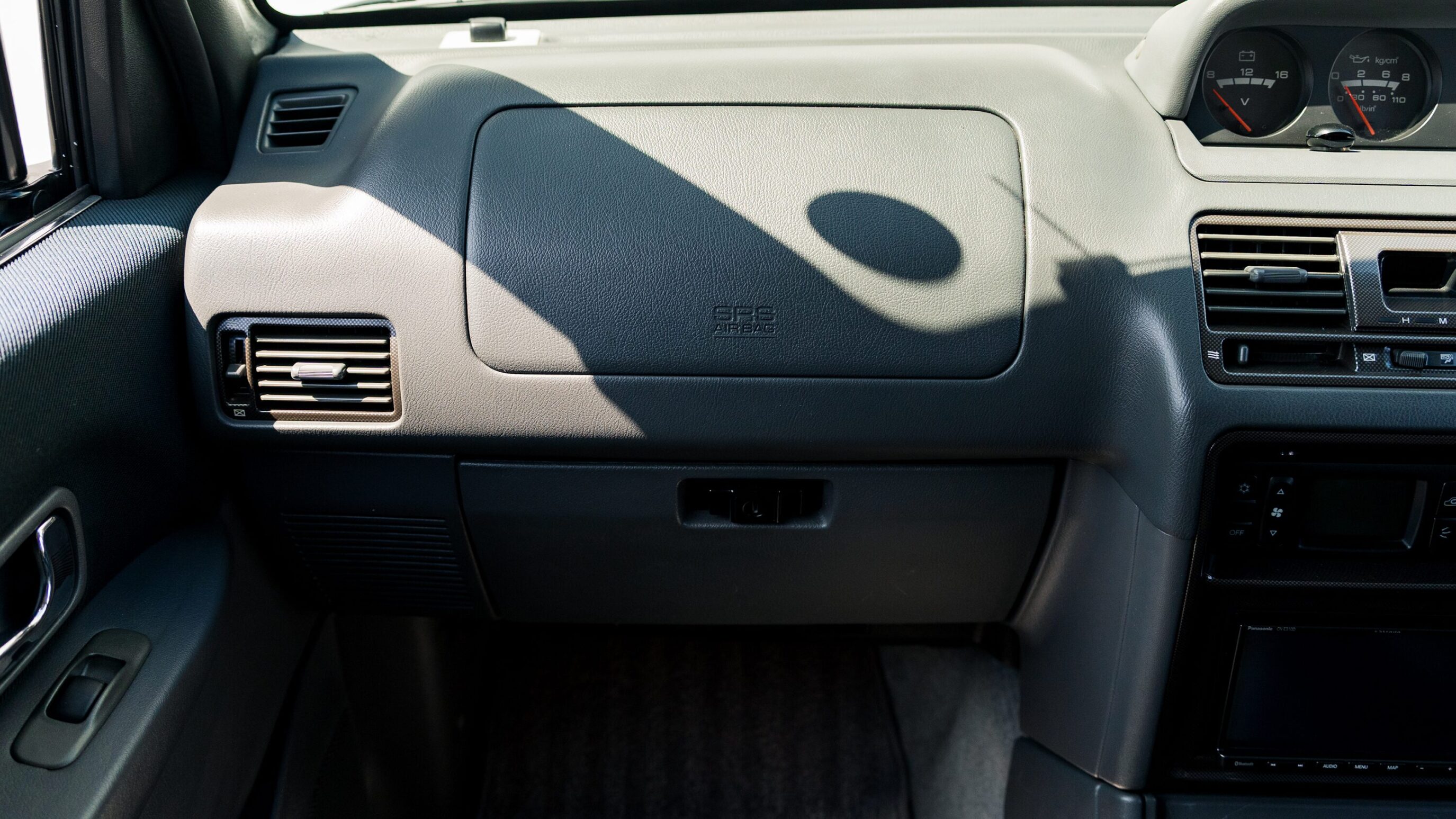 
								1999 Mitsubishi Pajero Evolution full									