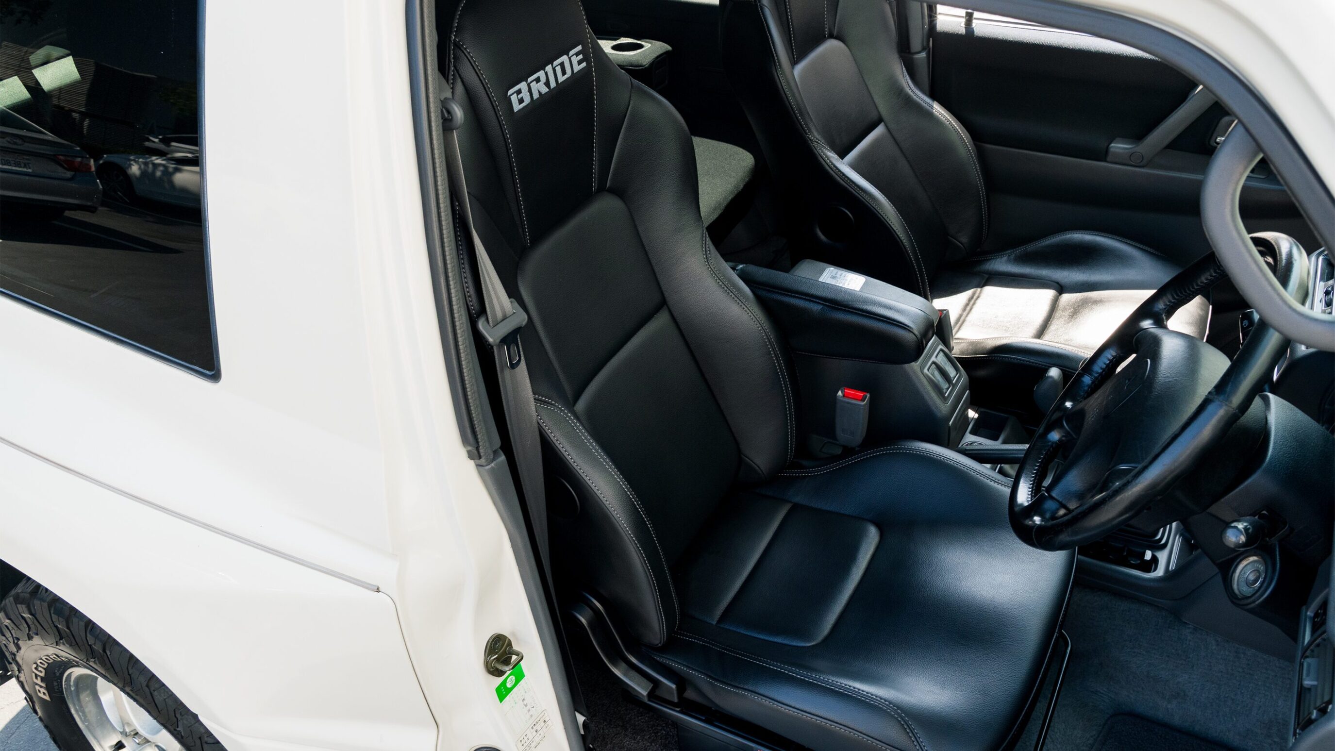 
								1999 Mitsubishi Pajero Evolution full									