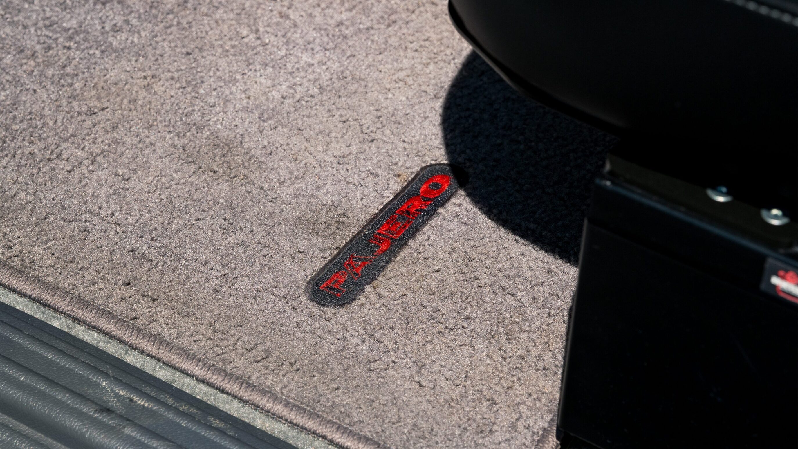 
								1999 Mitsubishi Pajero Evolution full									