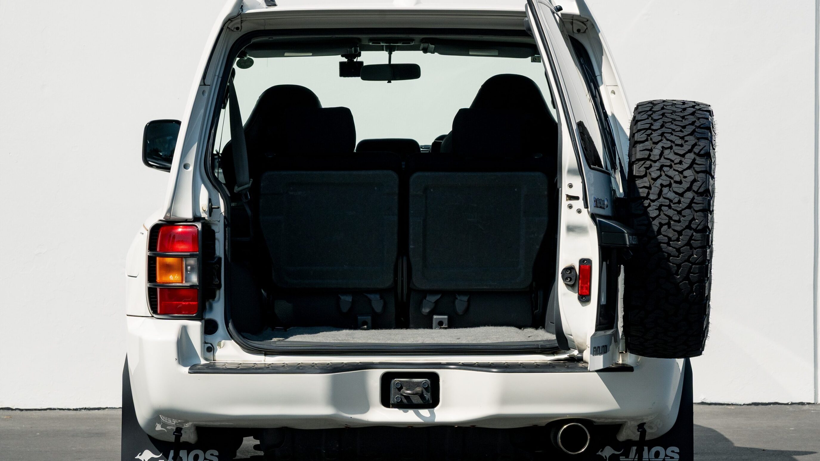 
								1999 Mitsubishi Pajero Evolution full									