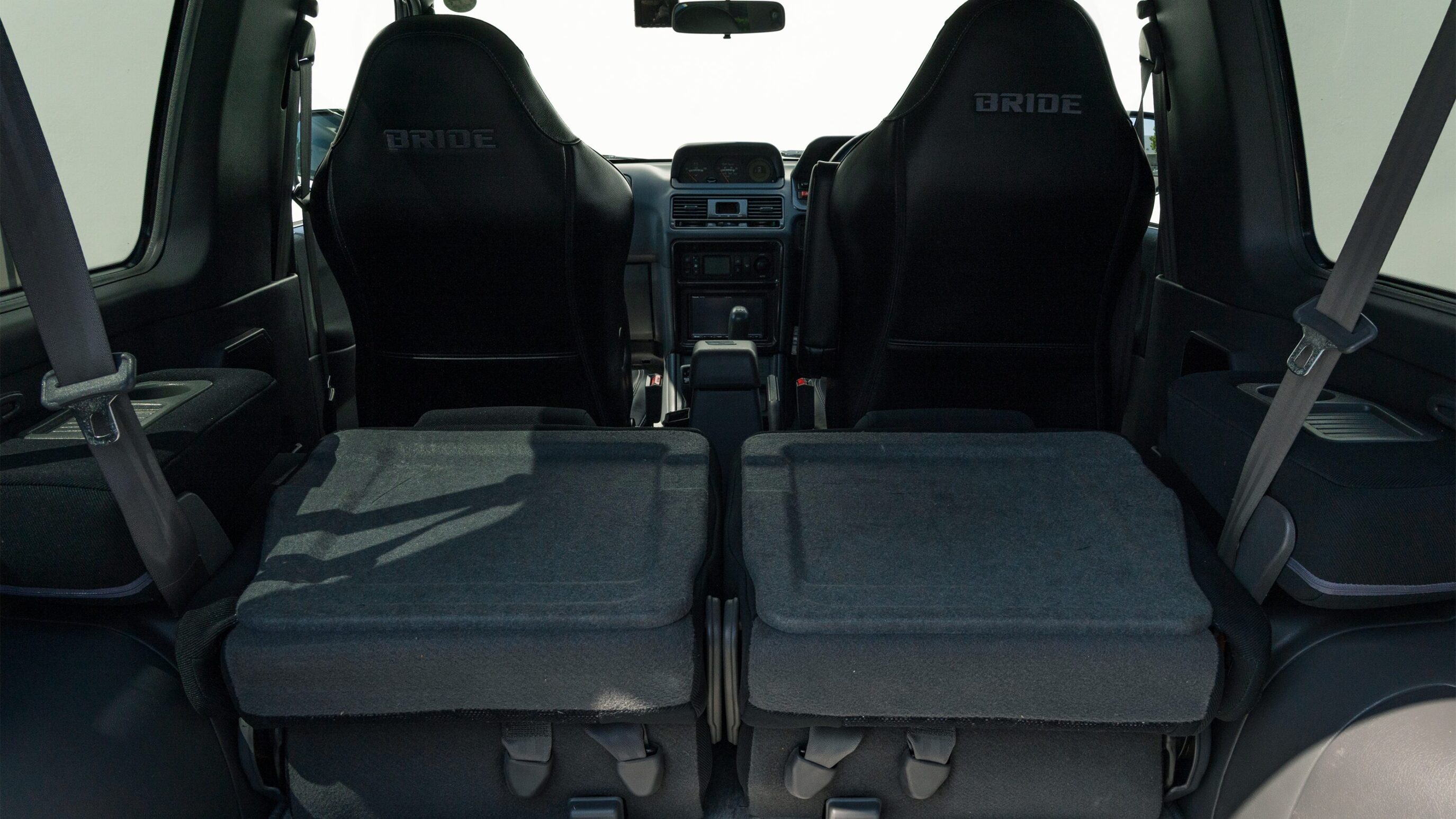 
								1999 Mitsubishi Pajero Evolution full									