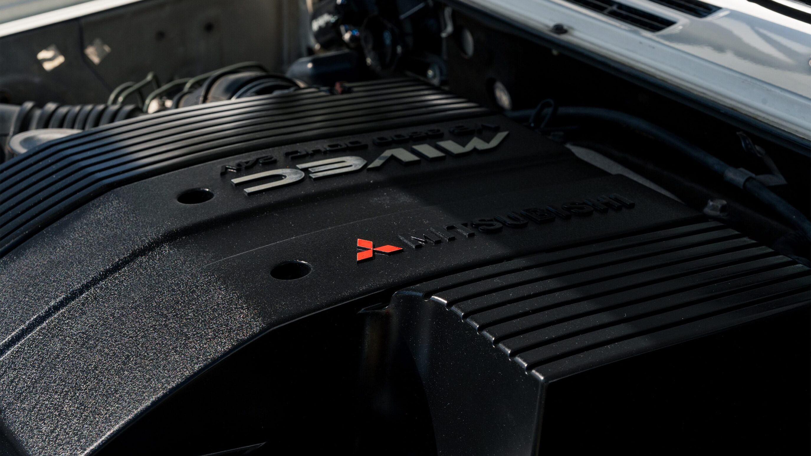 
								1999 Mitsubishi Pajero Evolution full									