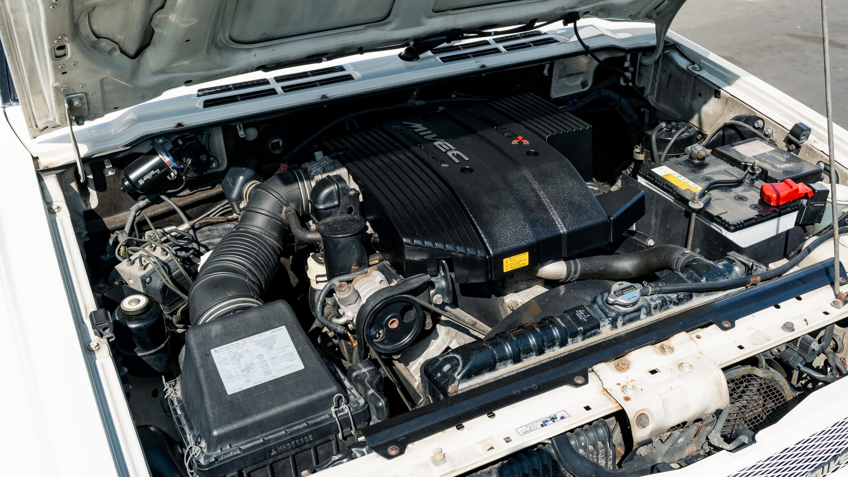 
								1999 Mitsubishi Pajero Evolution full									