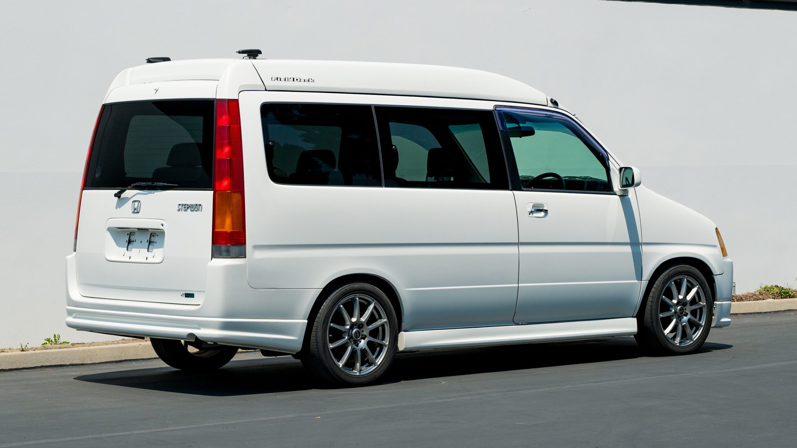 
								1999 Honda Step Wagon full									