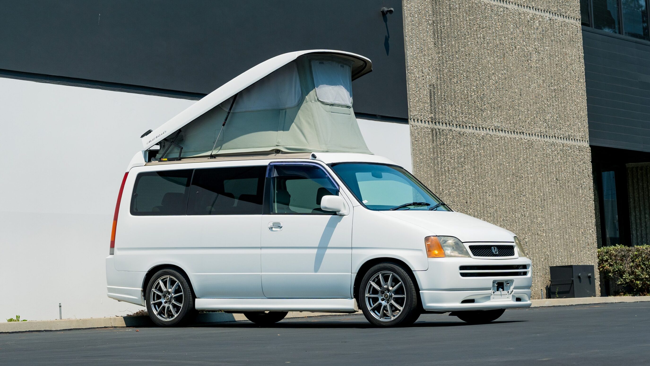 
								1999 Honda Step Wagon full									