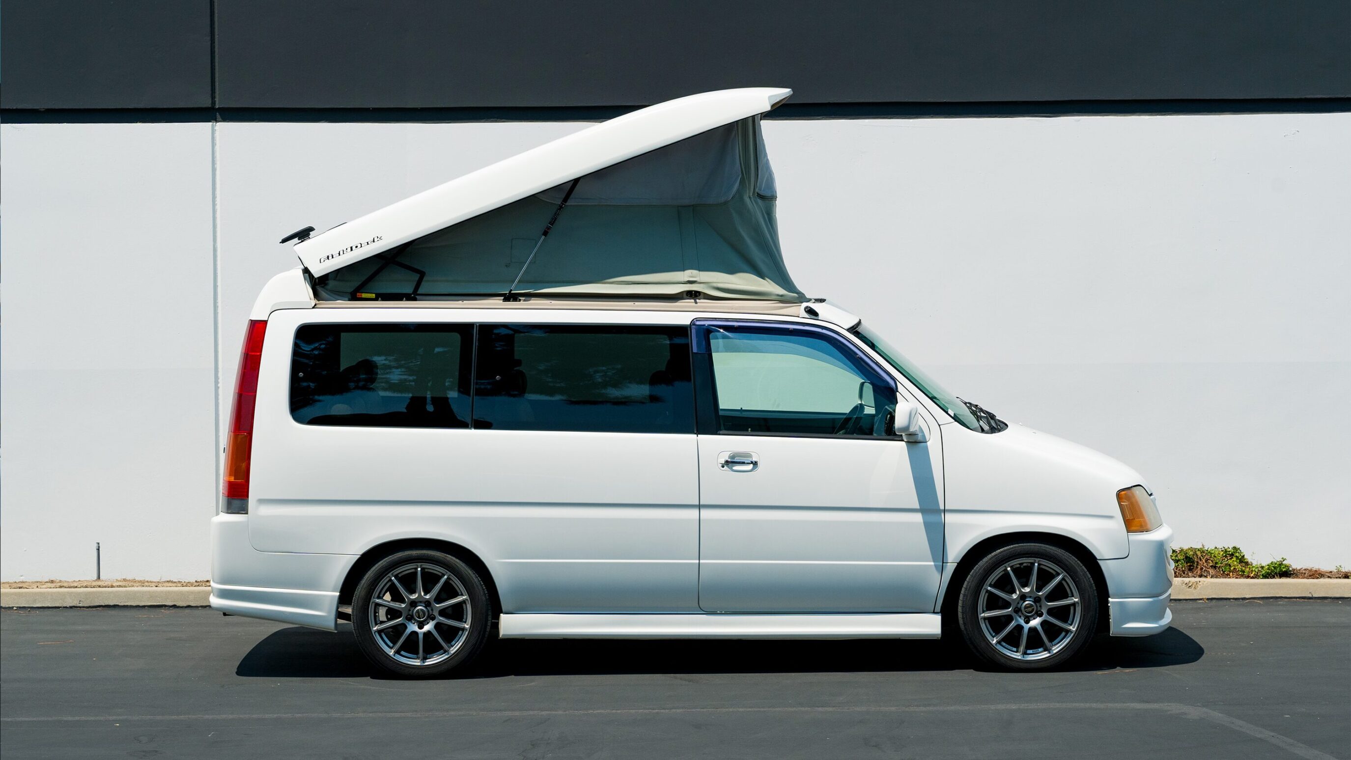 
								1999 Honda Step Wagon full									