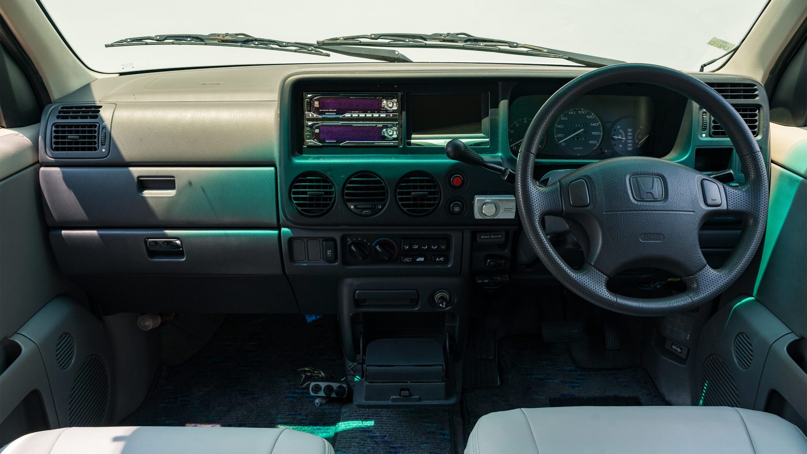 
								1999 Honda Step Wagon full									