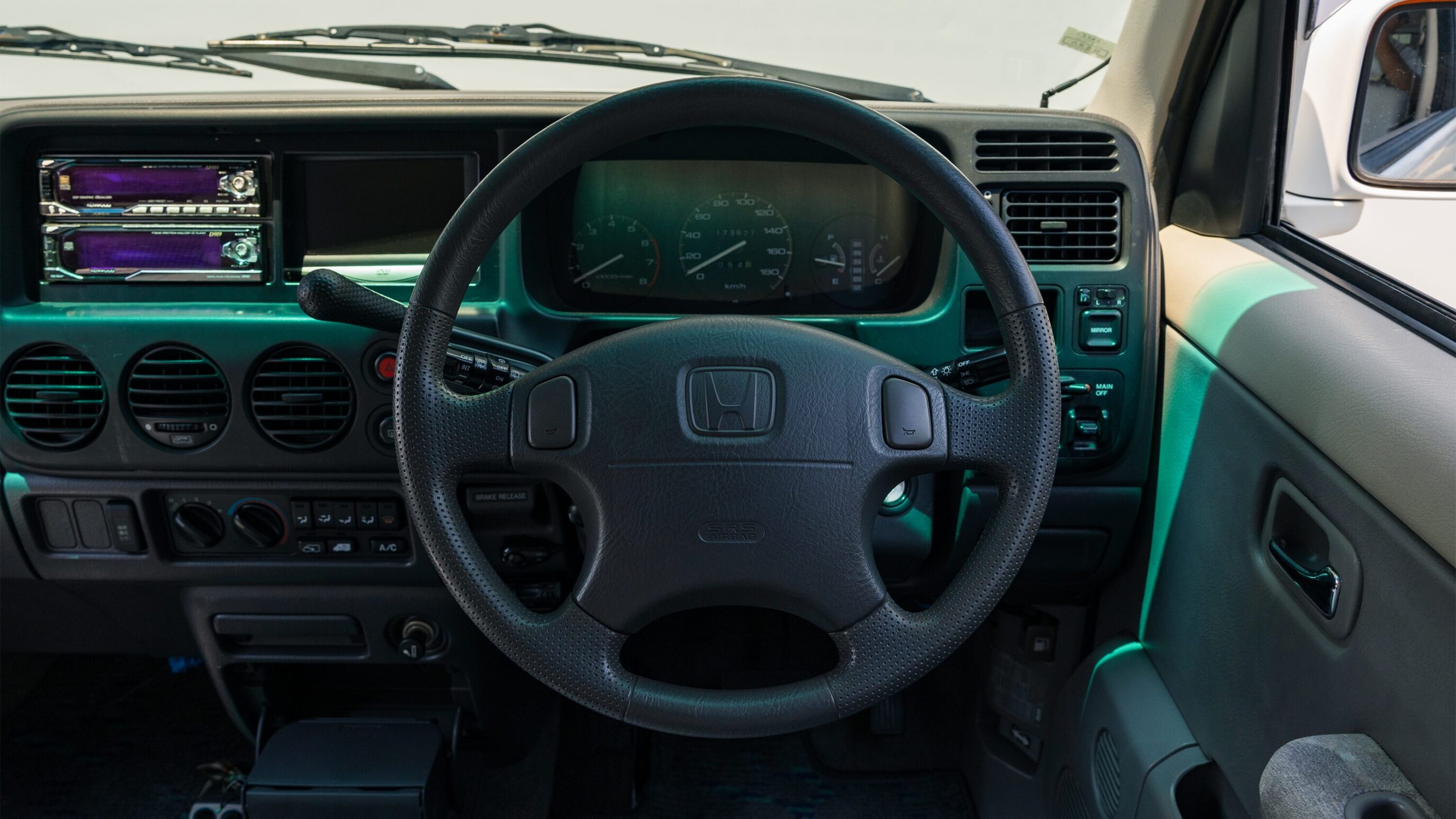 
								1999 Honda Step Wagon full									