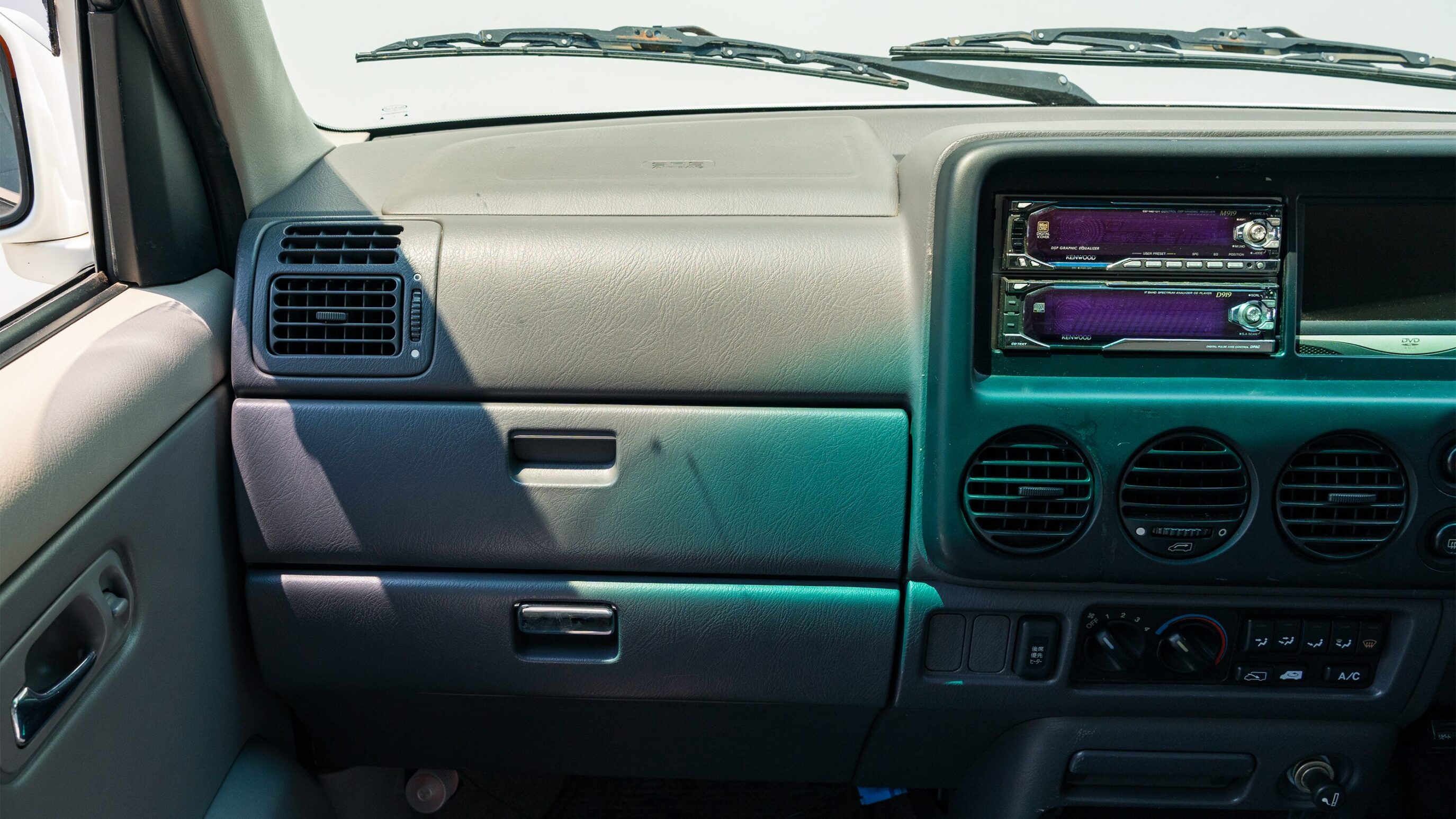 
								1999 Honda Step Wagon full									