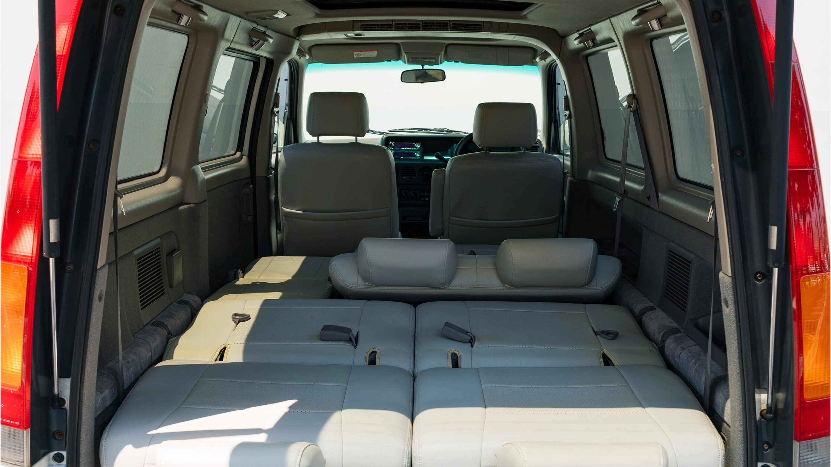 
								1999 Honda Step Wagon full									