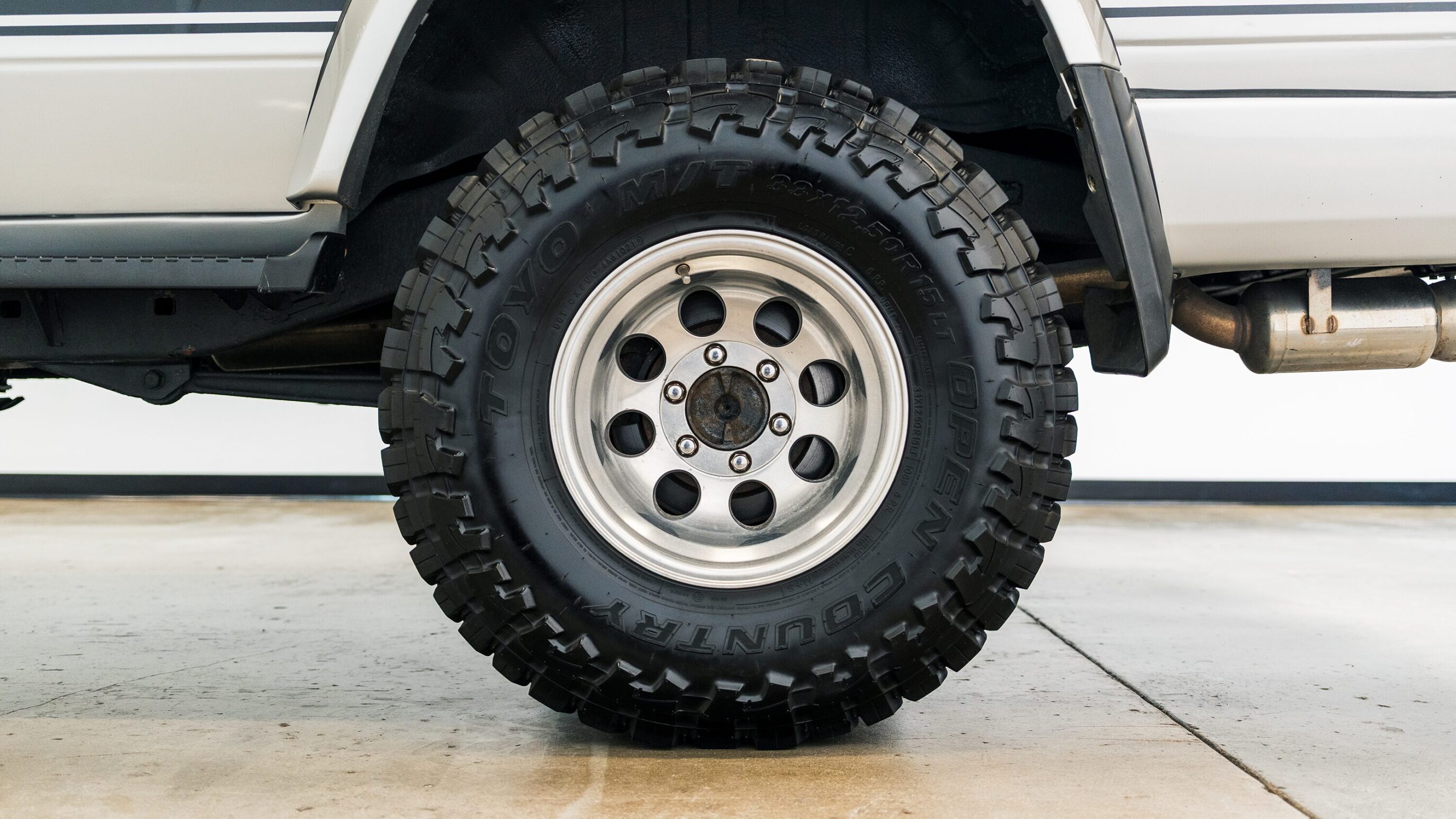 
								1993 Toyota Land Cruiser H/T KZJ78 Black full									