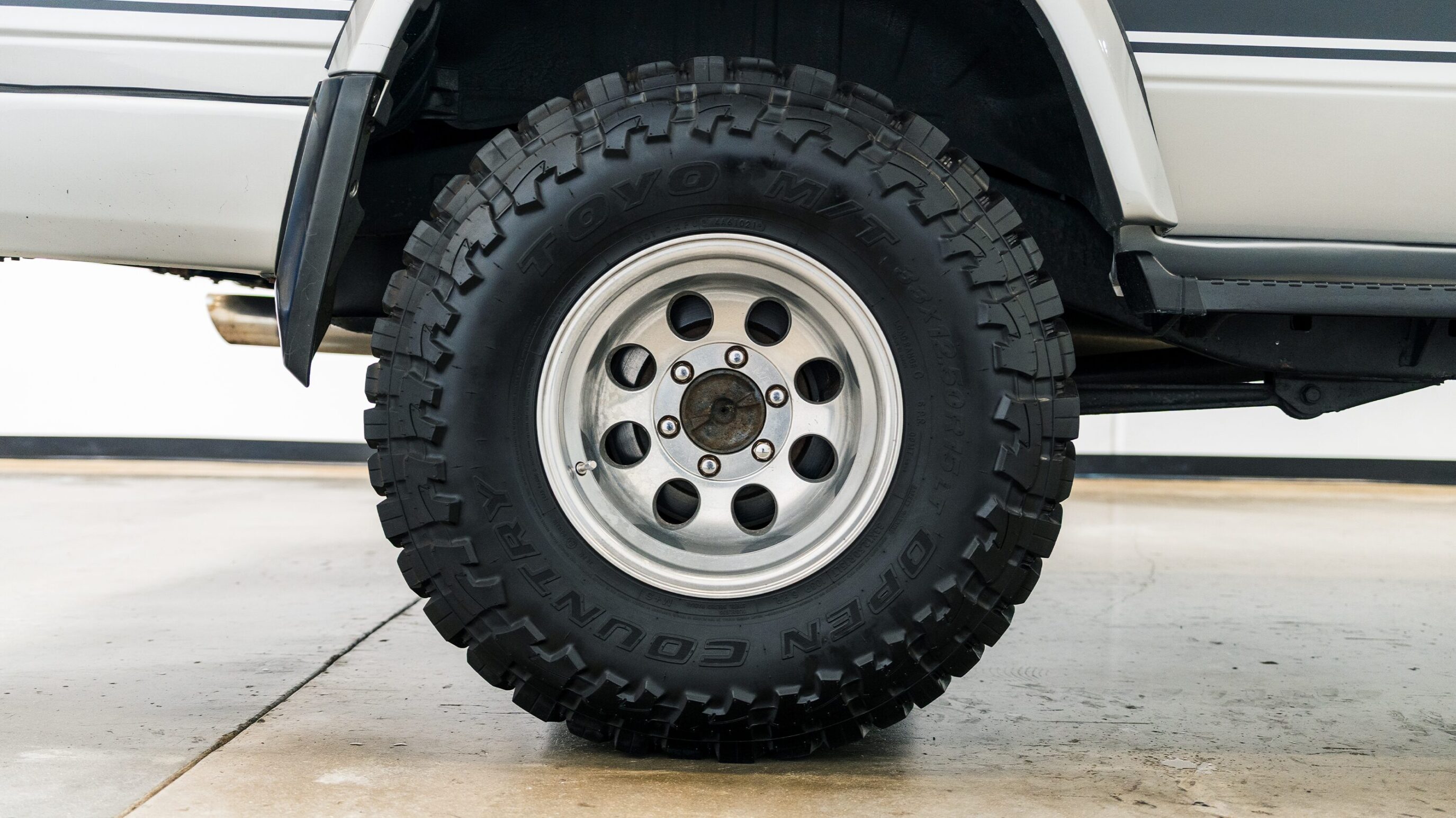 
								1993 Toyota Land Cruiser H/T KZJ78 Black full									