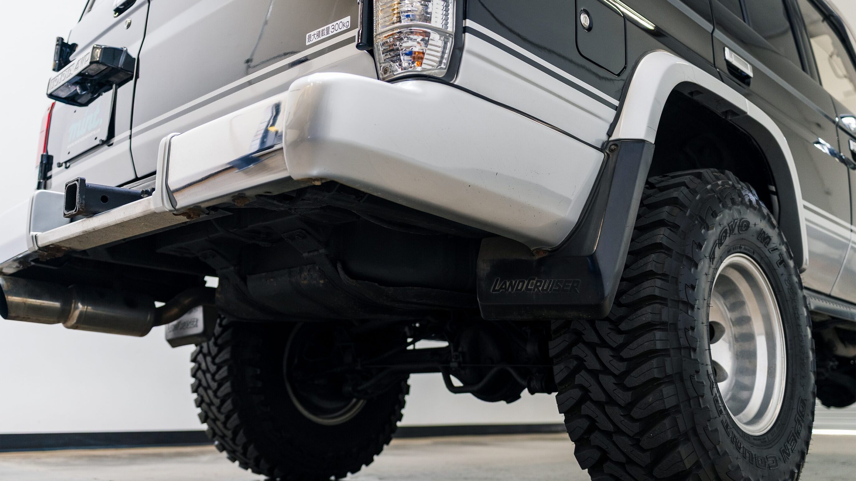 
								1993 Toyota Land Cruiser H/T KZJ78 Black full									