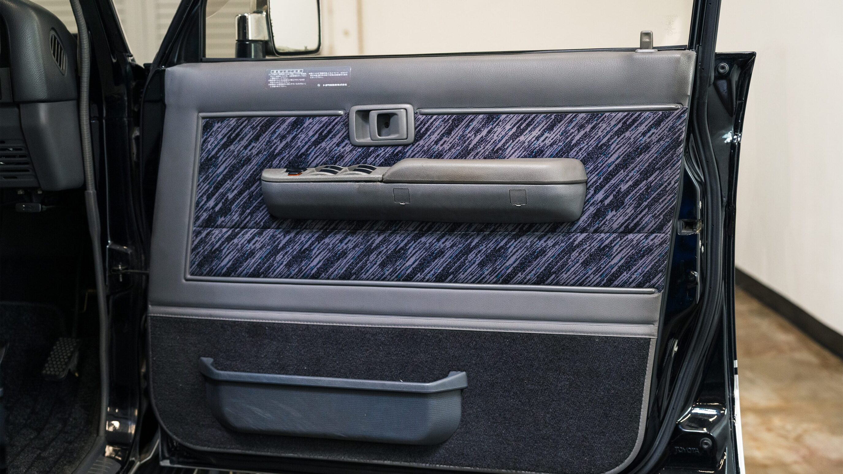 
								1993 Toyota Land Cruiser H/T KZJ78 Black full									