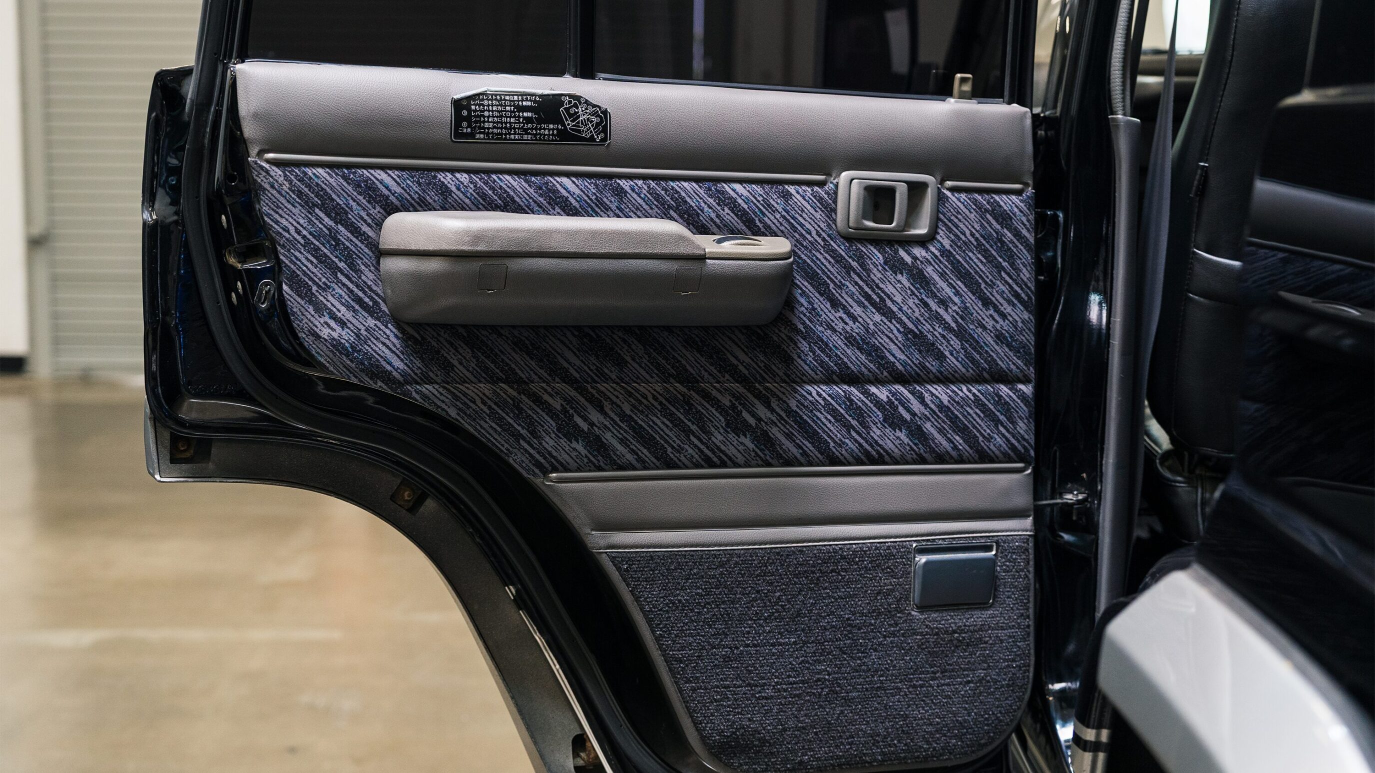 
								1993 Toyota Land Cruiser H/T KZJ78 Black full									