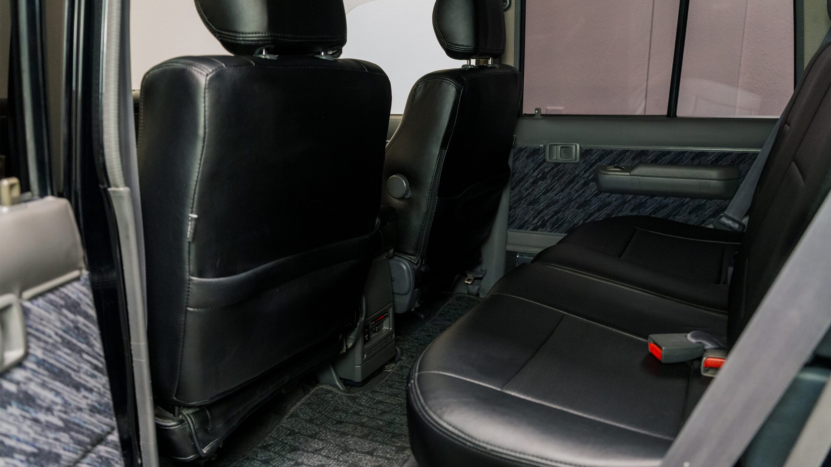 
								1993 Toyota Land Cruiser H/T KZJ78 Black full									