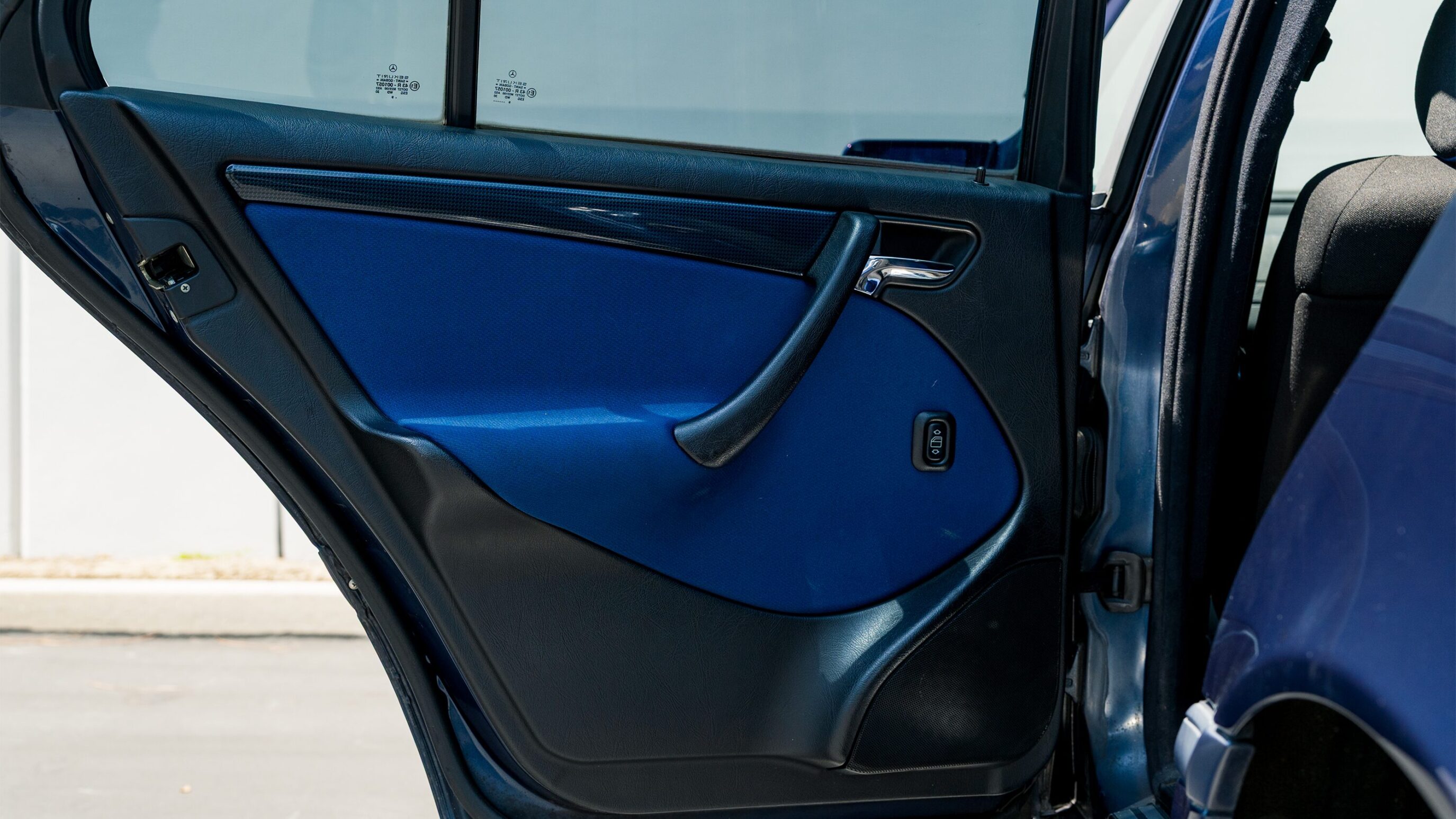 
								1999 Mercedes C200 Station Wagon full									