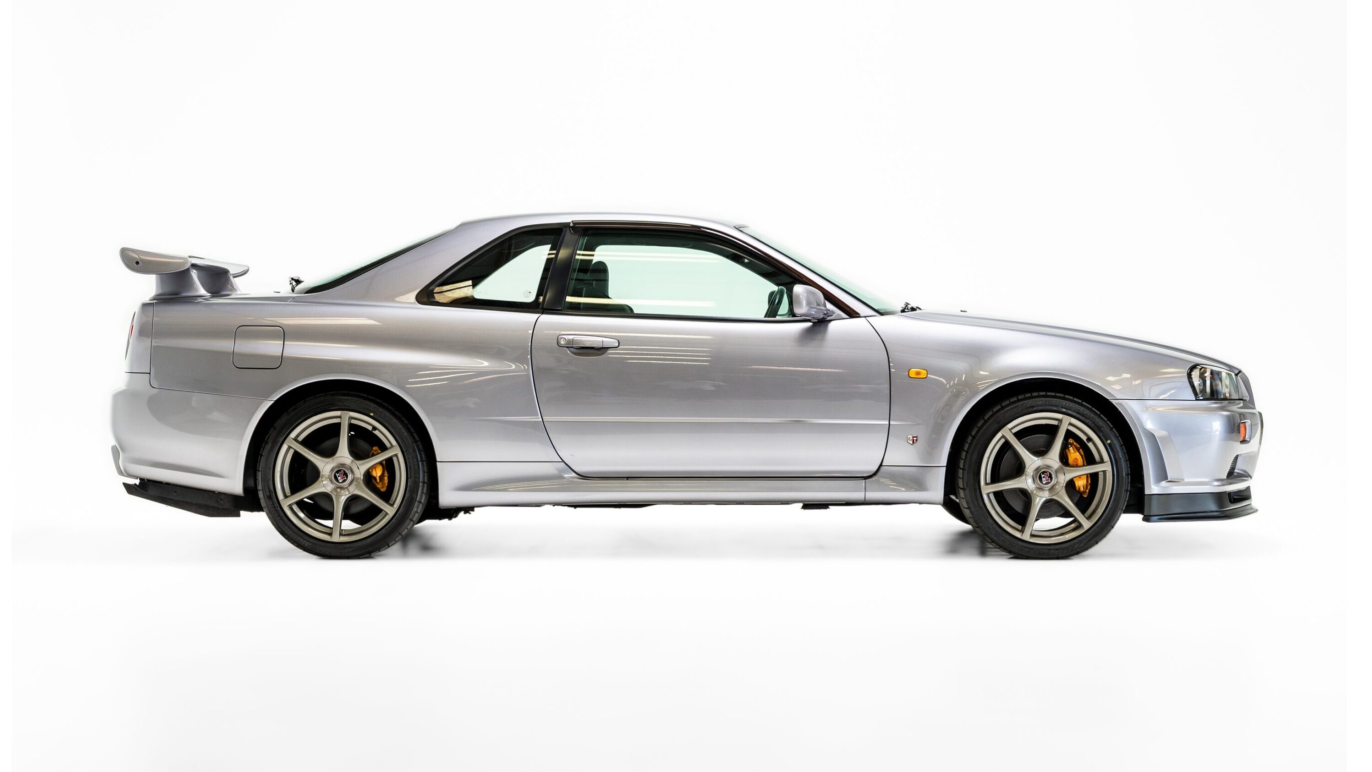 
								1999 Nissan Skyline GTR (BNR34) V-Spec Athlete Silver full									