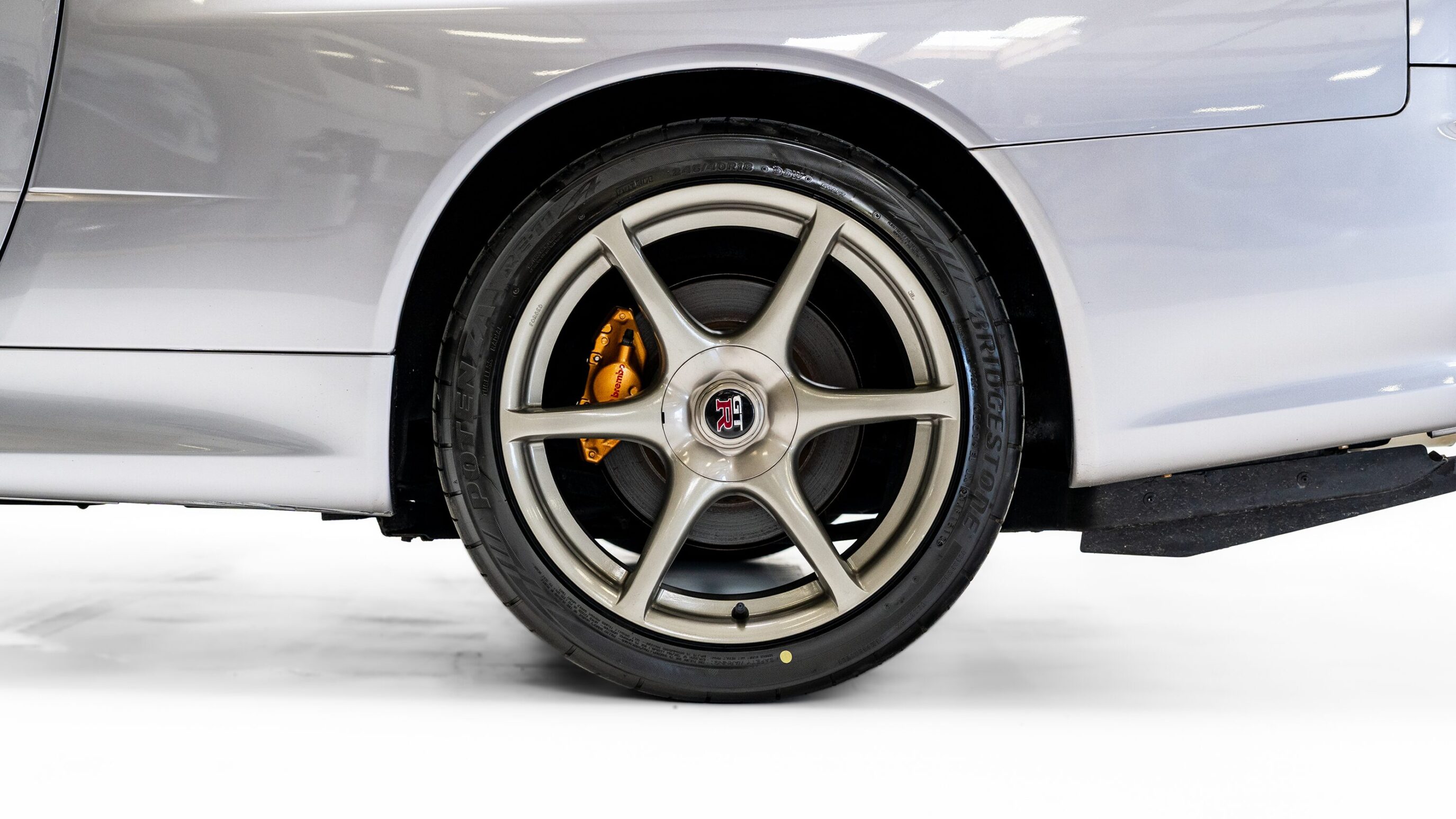 
								1999 Nissan Skyline GTR (BNR34) V-Spec Athlete Silver full									