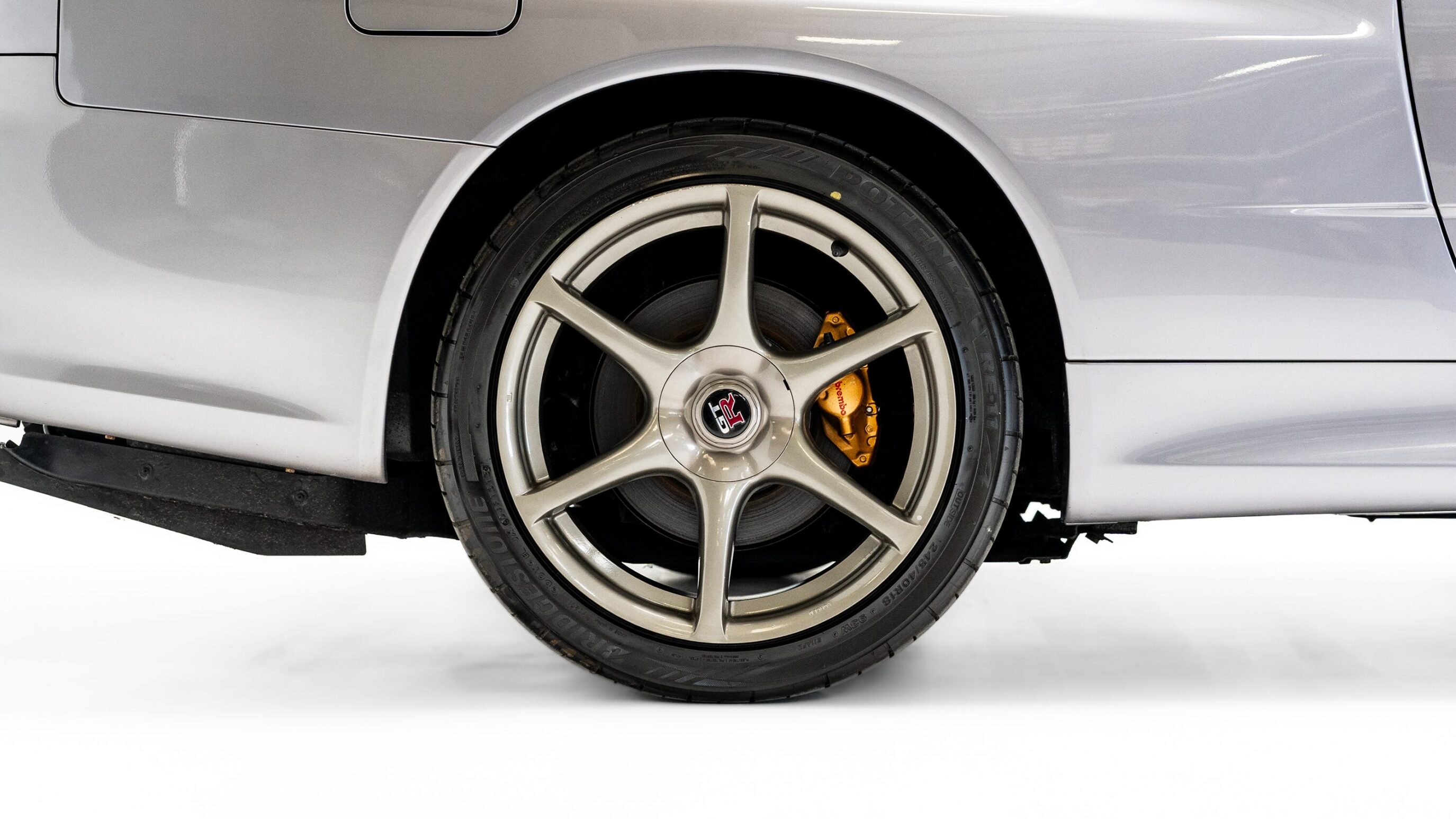 
								1999 Nissan Skyline GTR (BNR34) V-Spec Athlete Silver full									