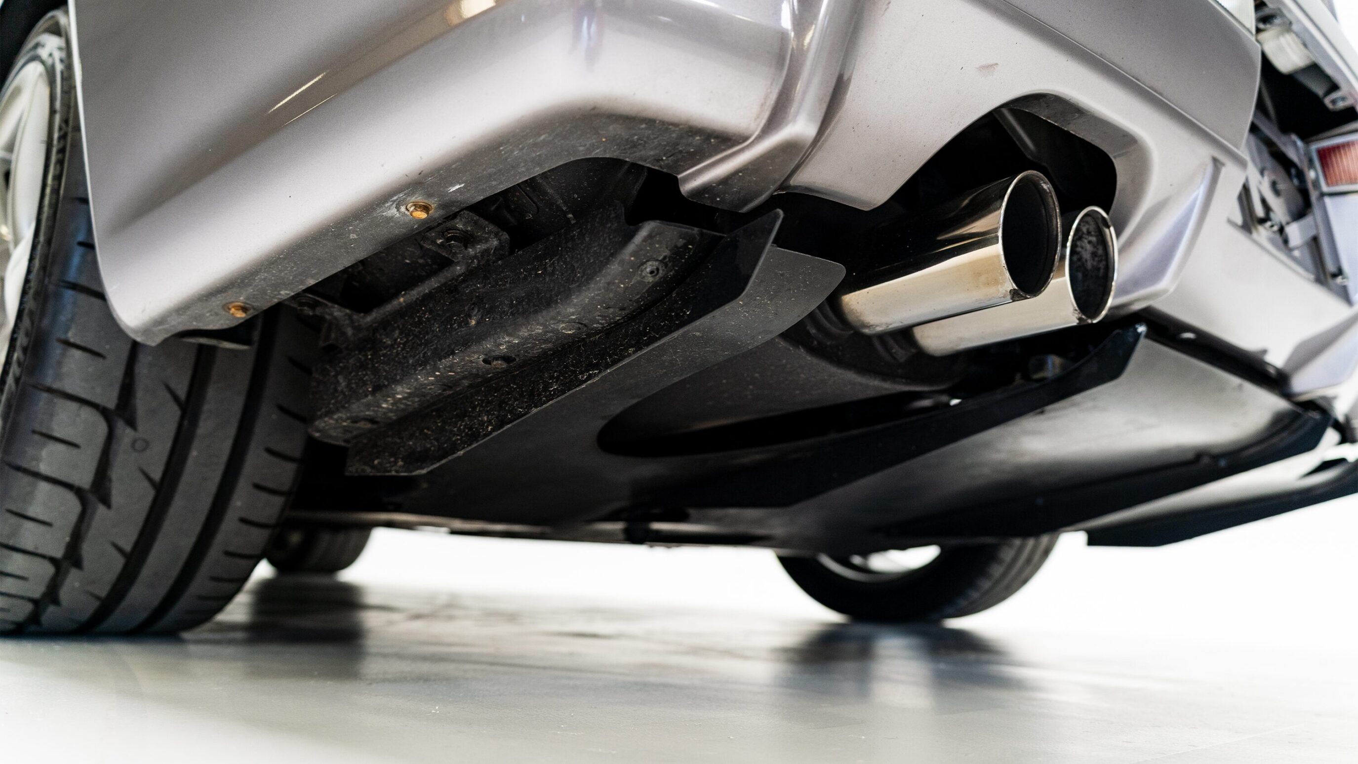 
								1999 Nissan Skyline GTR (BNR34) V-Spec Athlete Silver full									