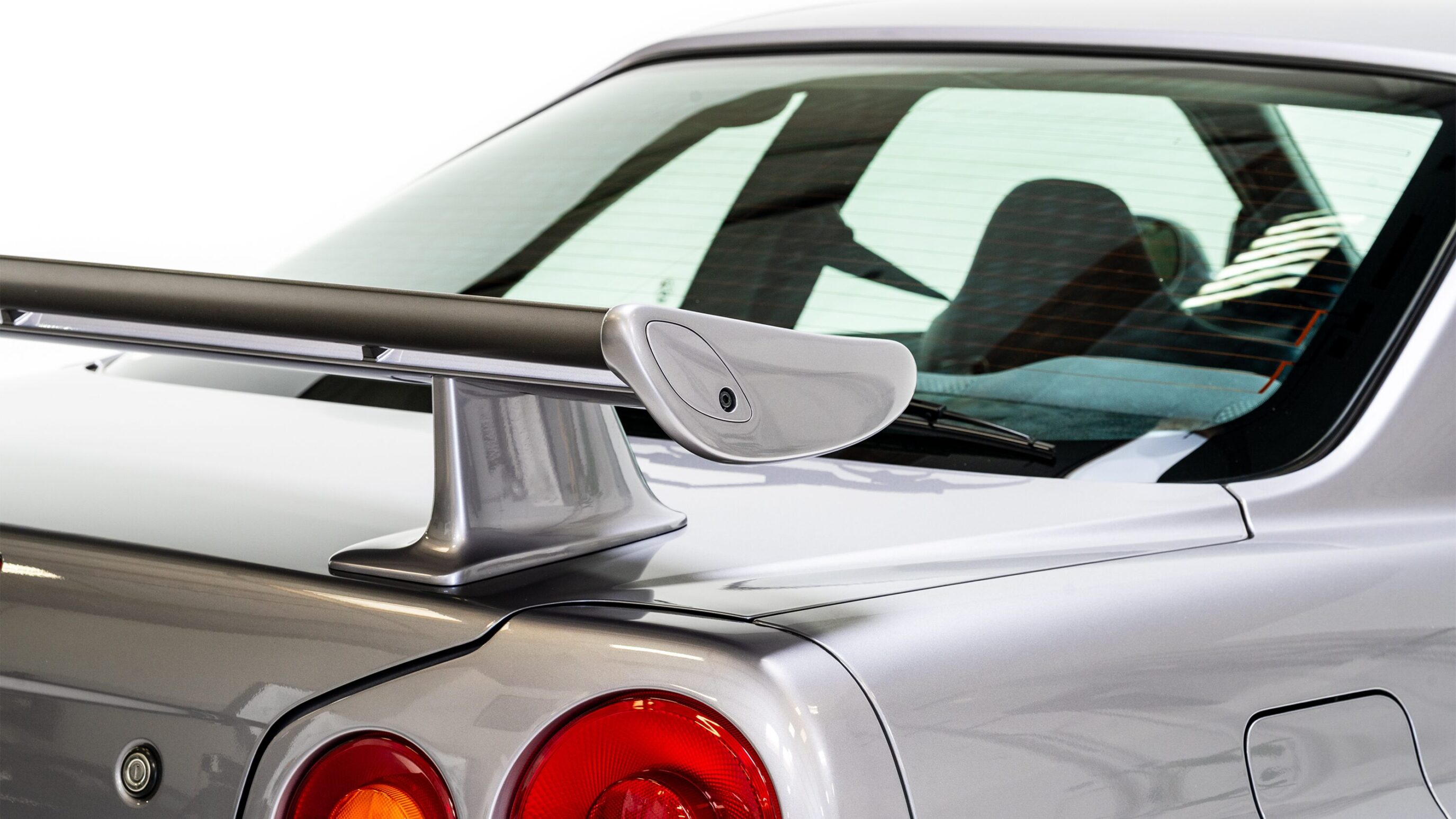 
								1999 Nissan Skyline GTR (BNR34) V-Spec Athlete Silver full									