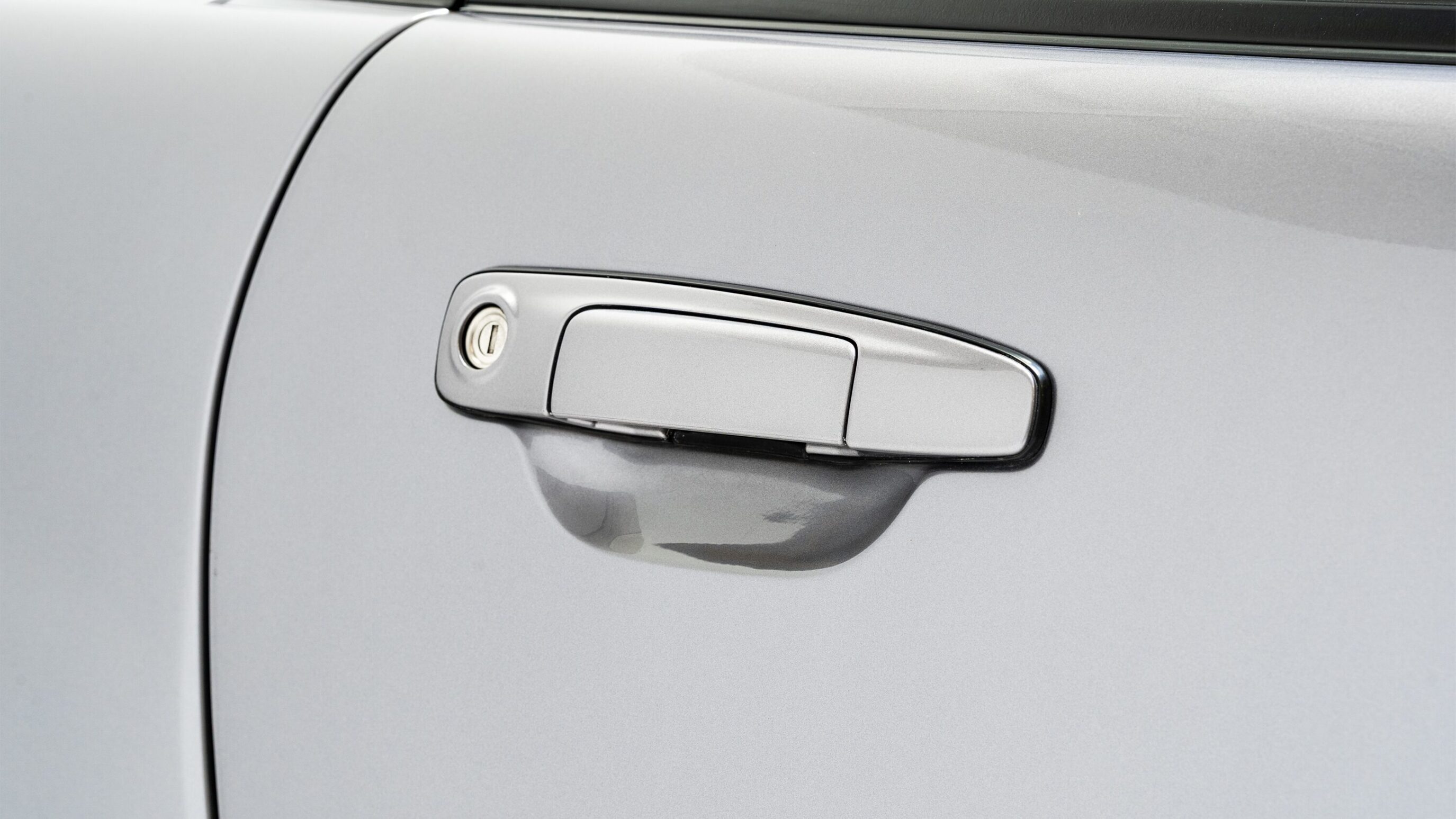 
								1999 Nissan Skyline GTR (BNR34) V-Spec Athlete Silver full									