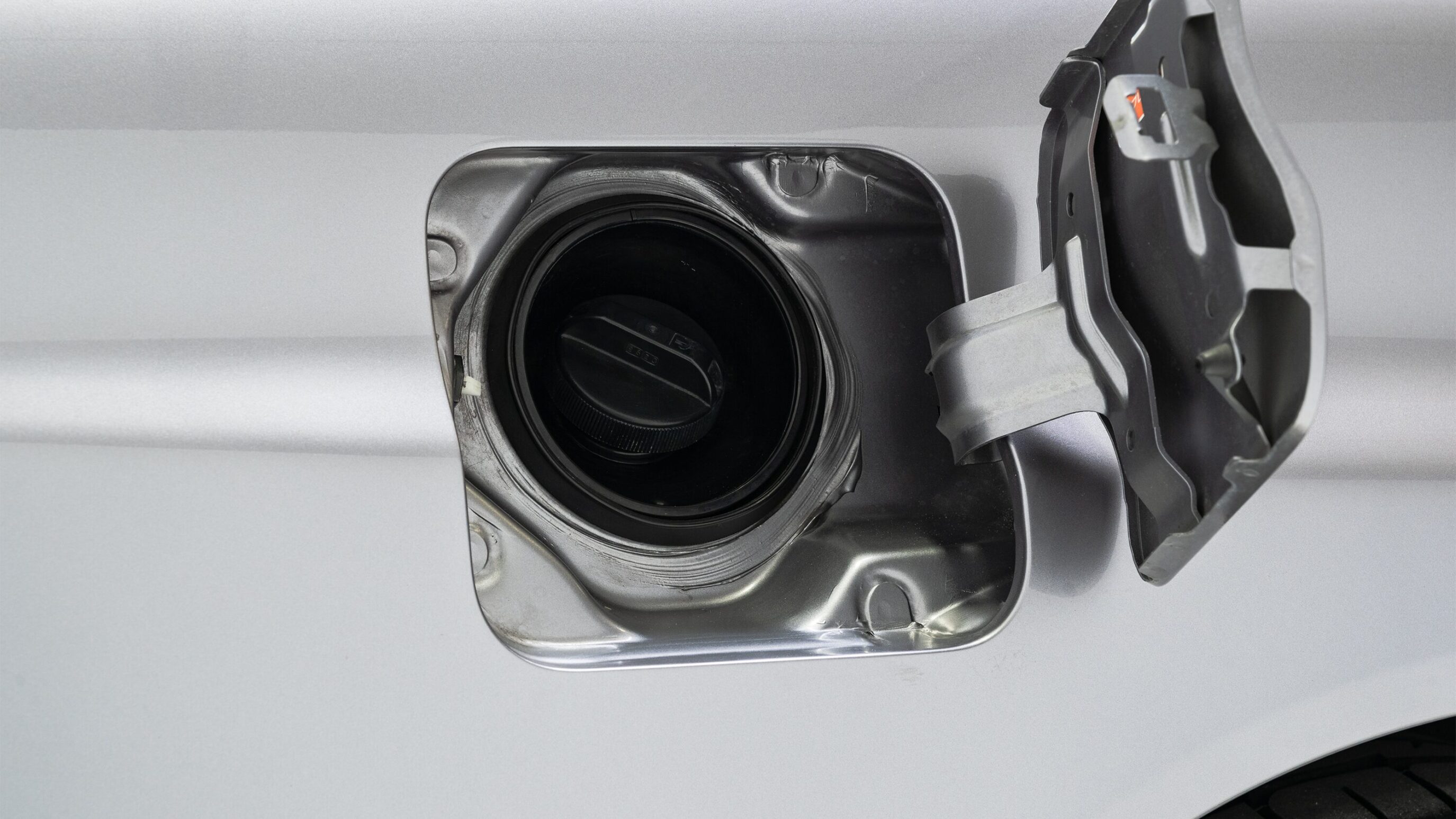 
								1999 Nissan Skyline GTR (BNR34) V-Spec Athlete Silver full									